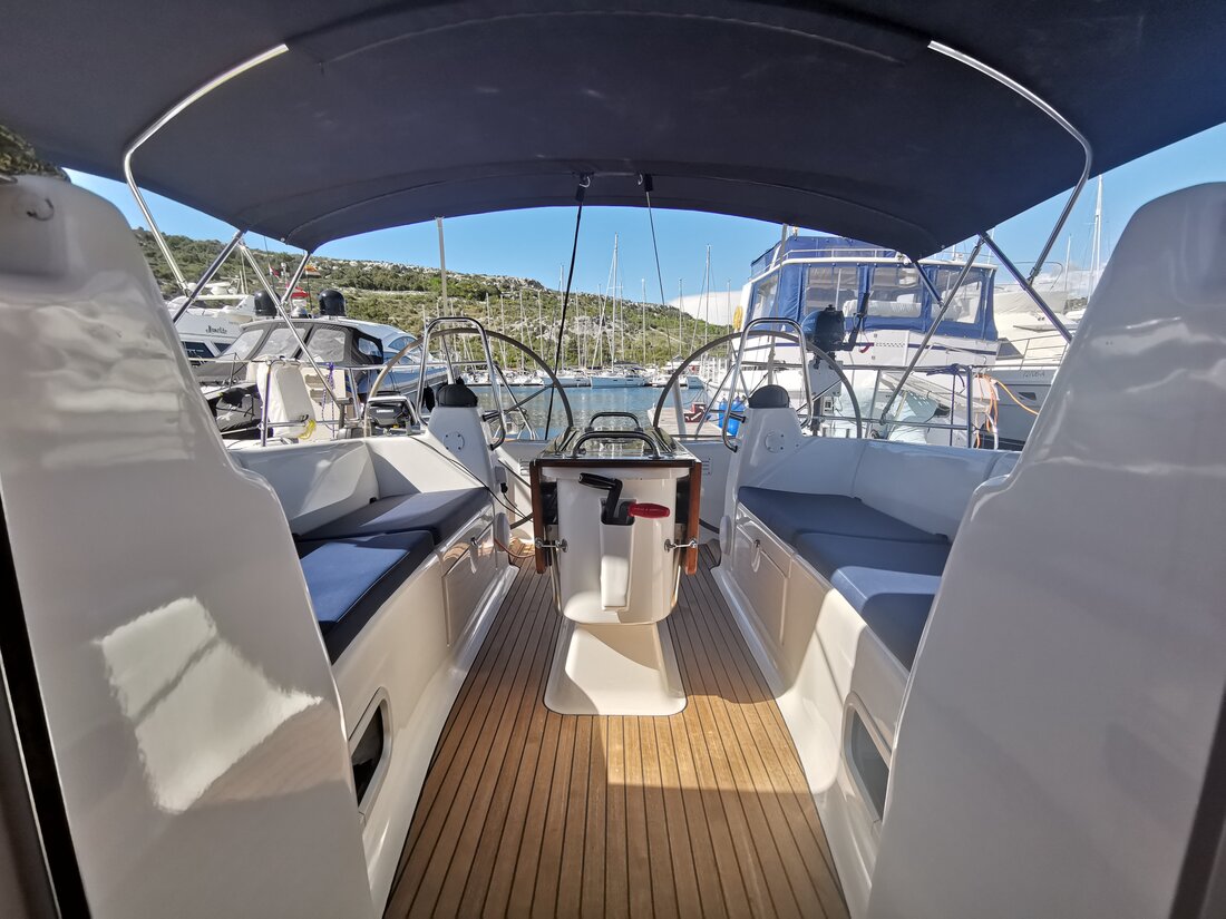 Bavaria 42 Cruiser — photo 7