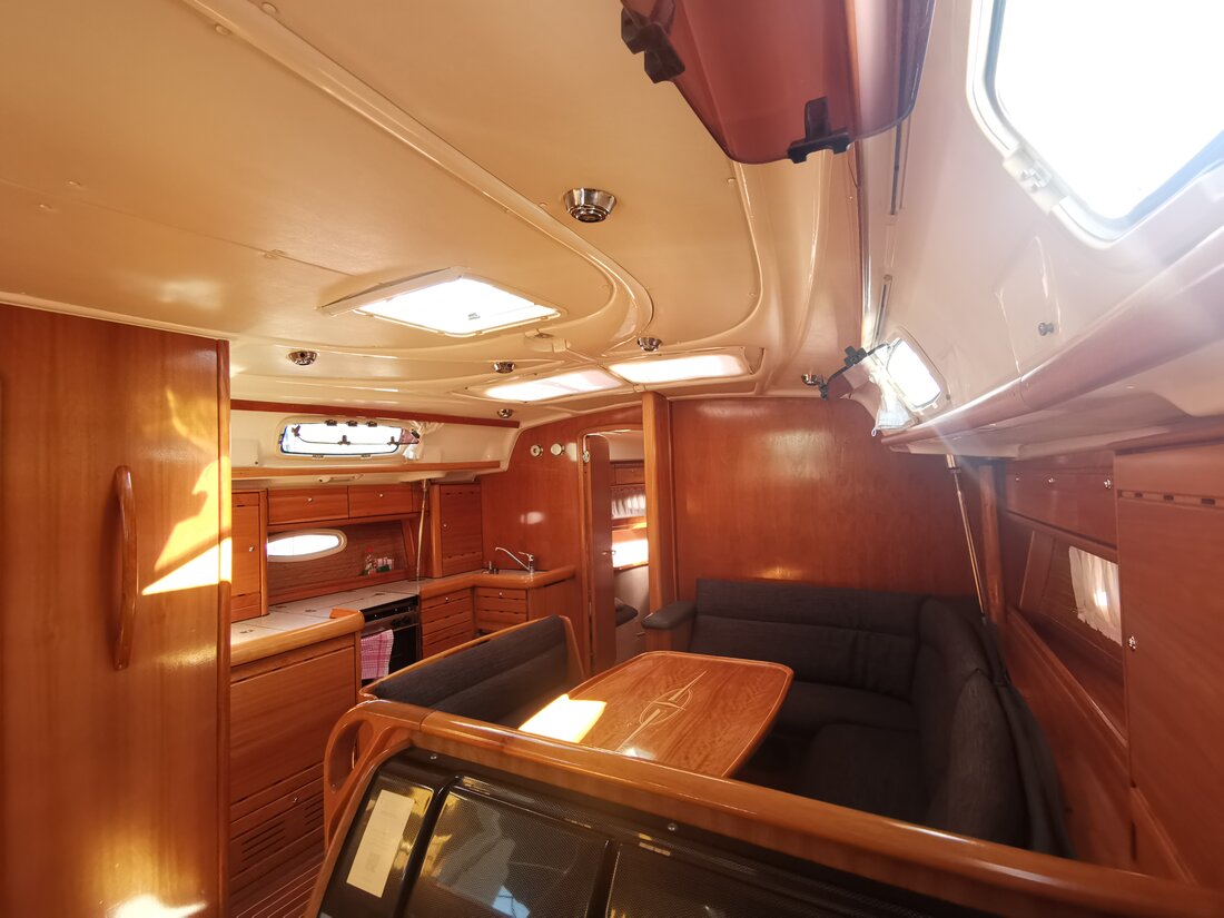 Bavaria 42 Cruiser — photo 10