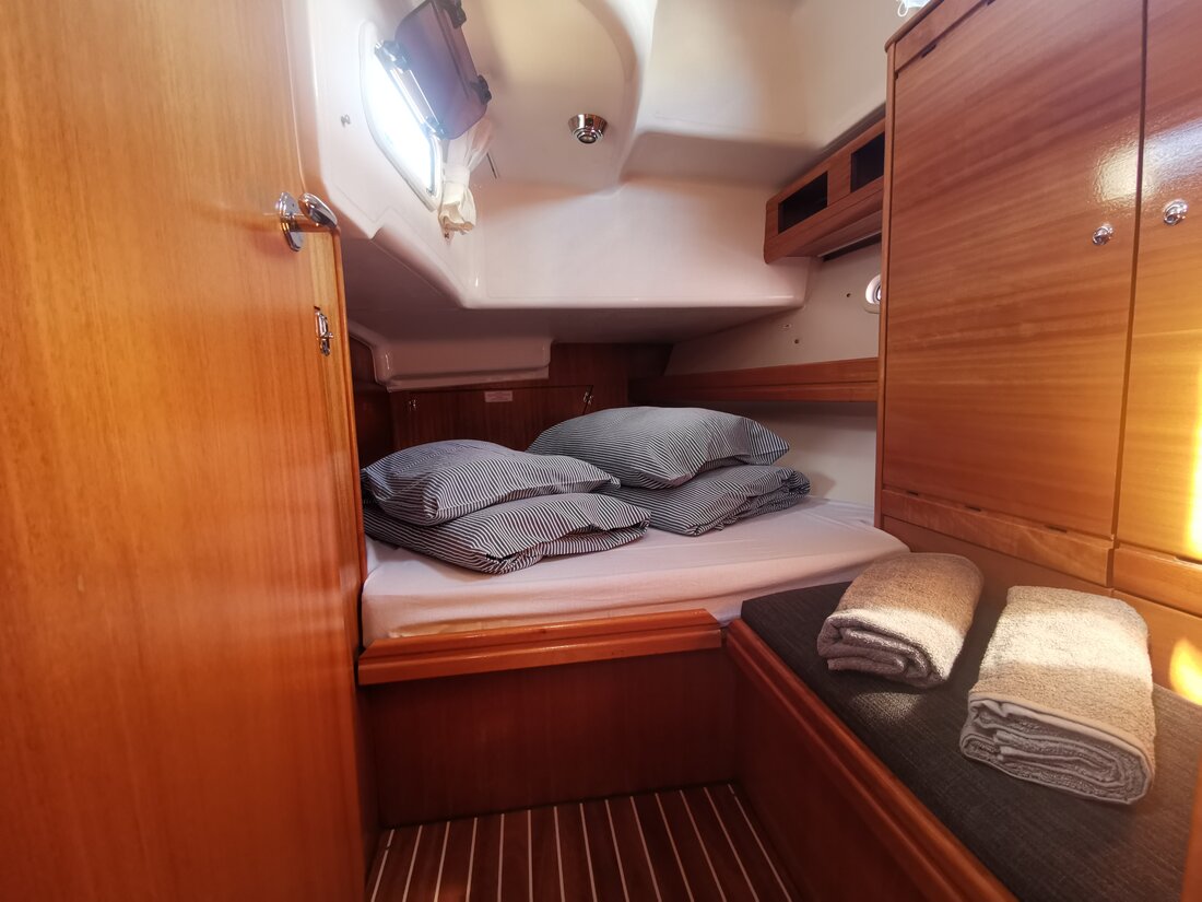 Bavaria 42 Cruiser — photo 12