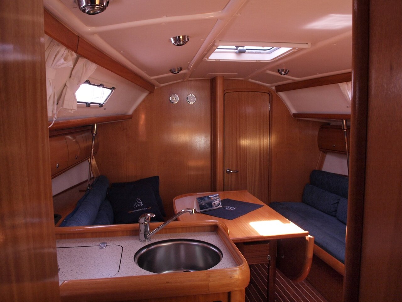 Bavaria 32 — photo 5