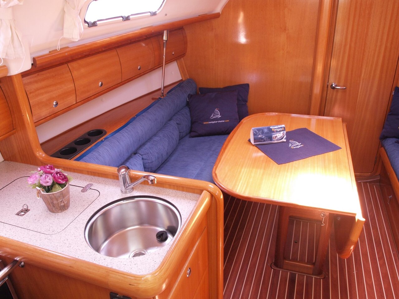 Bavaria 32 — photo 6