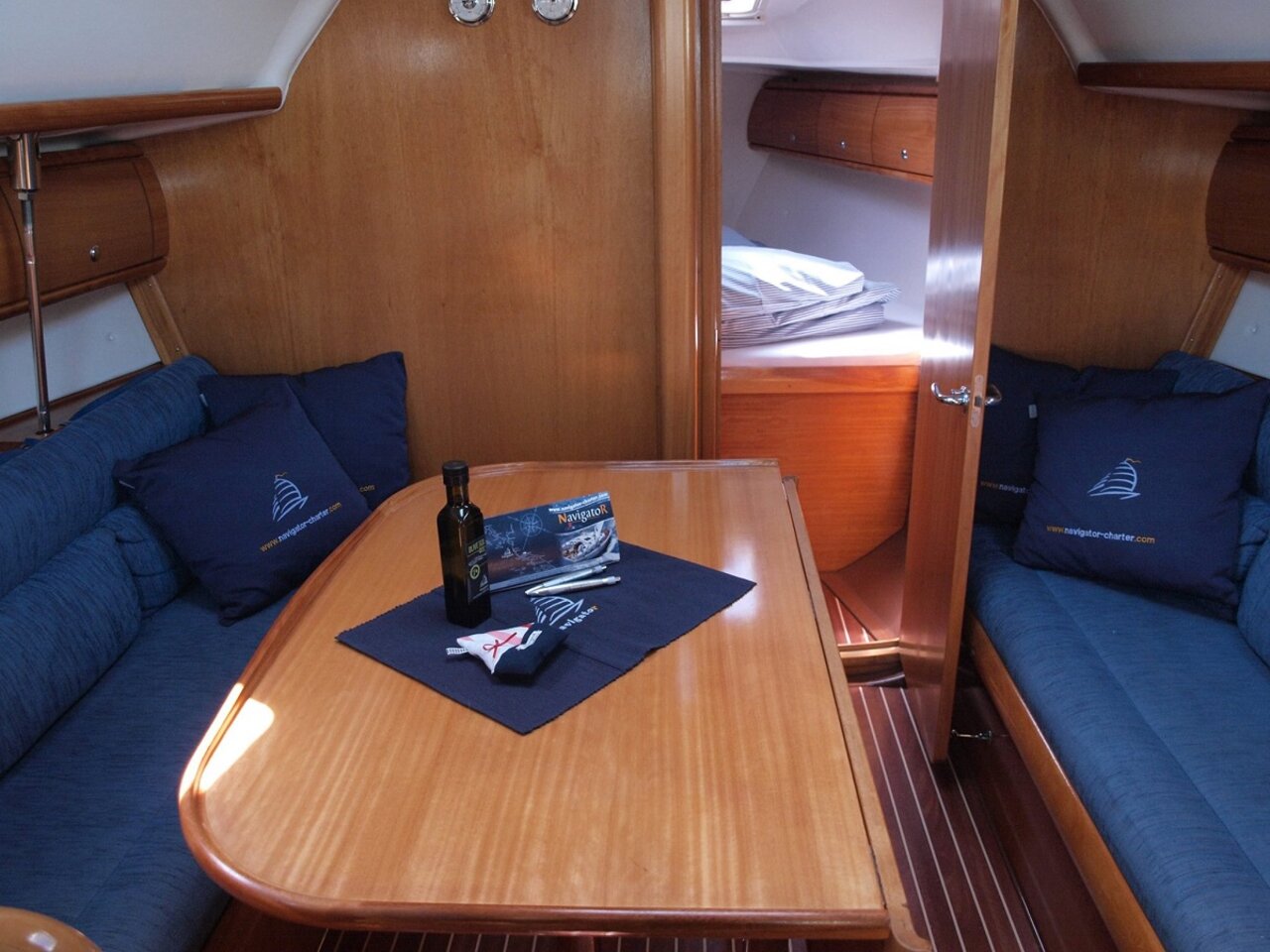 Bavaria 32 — photo 7