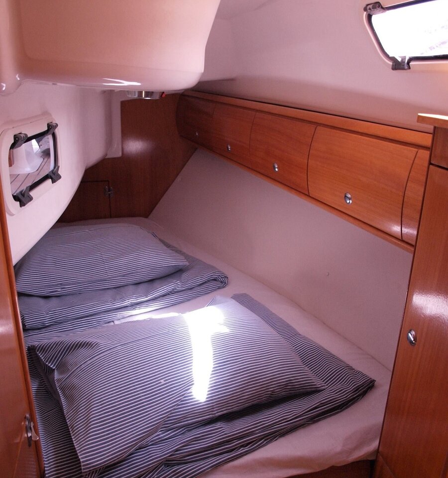 Bavaria 32 — photo 8