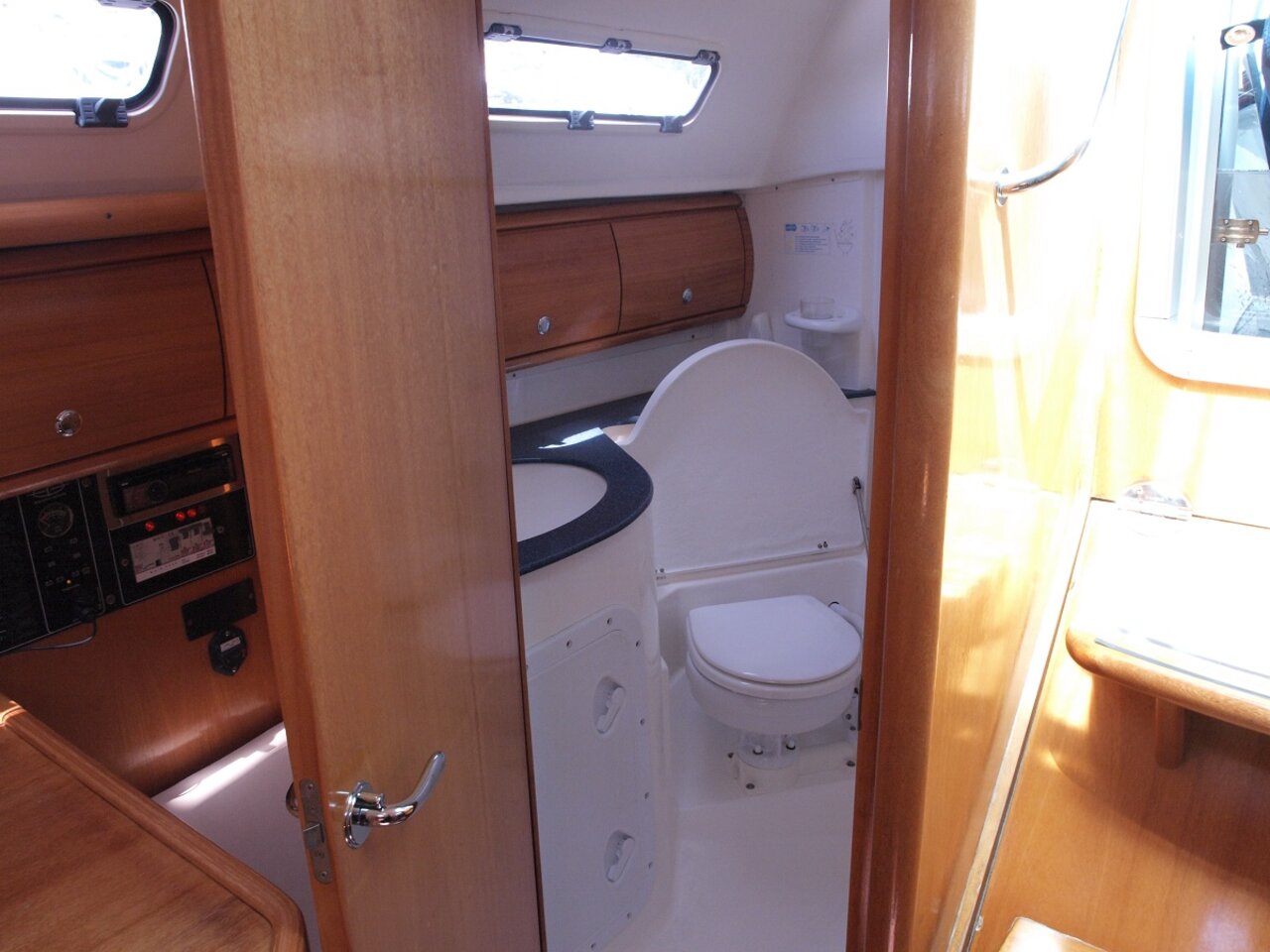 Bavaria 32 — photo 9
