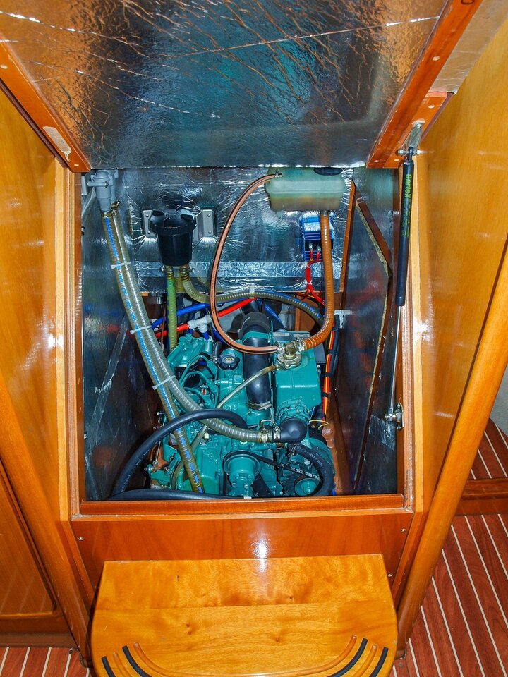 Bavaria 32 — photo 10