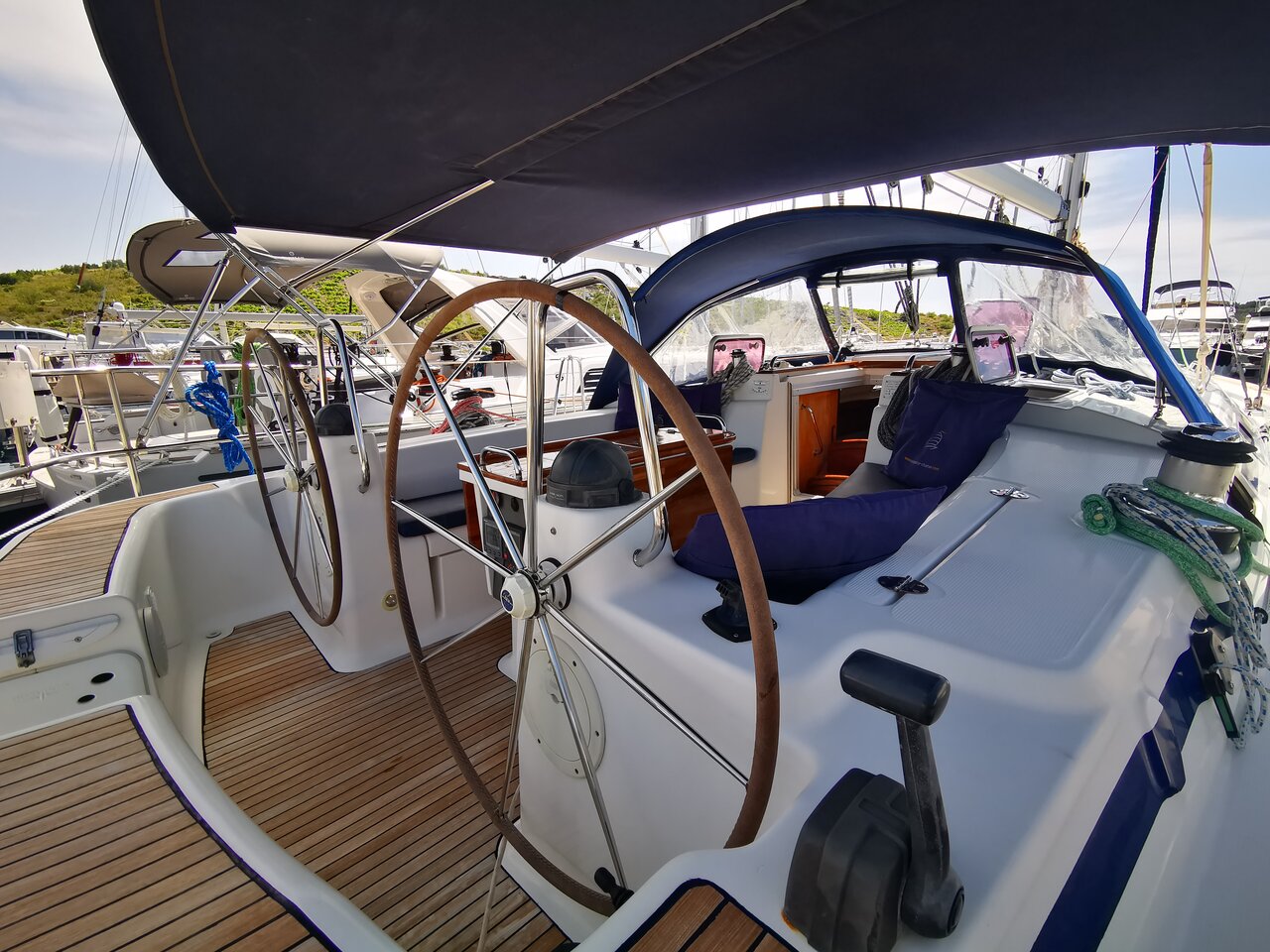 Bavaria 44 — photo 8