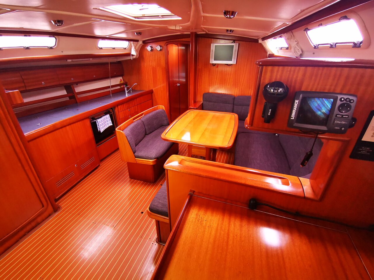 Bavaria 44 — photo 10