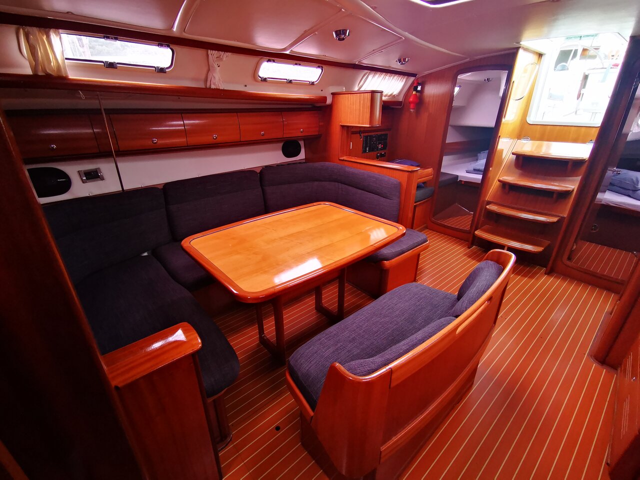 Bavaria 44 — photo 11