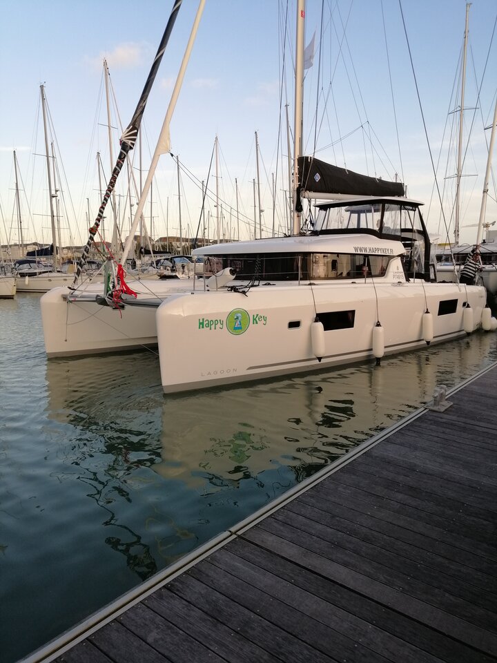 Lagoon 42 - 4 + 2 cab. — photo 9