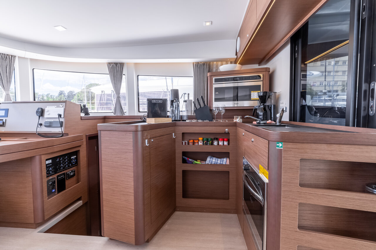 Lagoon 42 - 4 + 2 cab. — photo 11