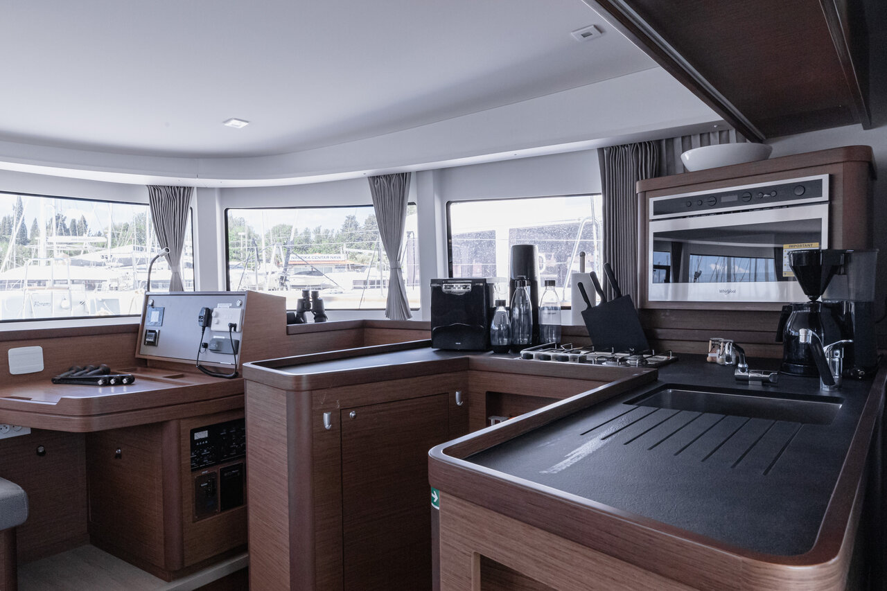 Lagoon 42 - 4 + 2 cab. — photo 14