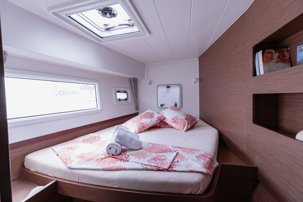 Lagoon 42 - 4 + 2 cab. — photo 17
