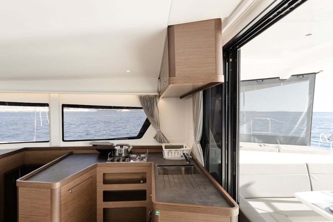 Lagoon 42 - 4 + 2 cab. — photo 11