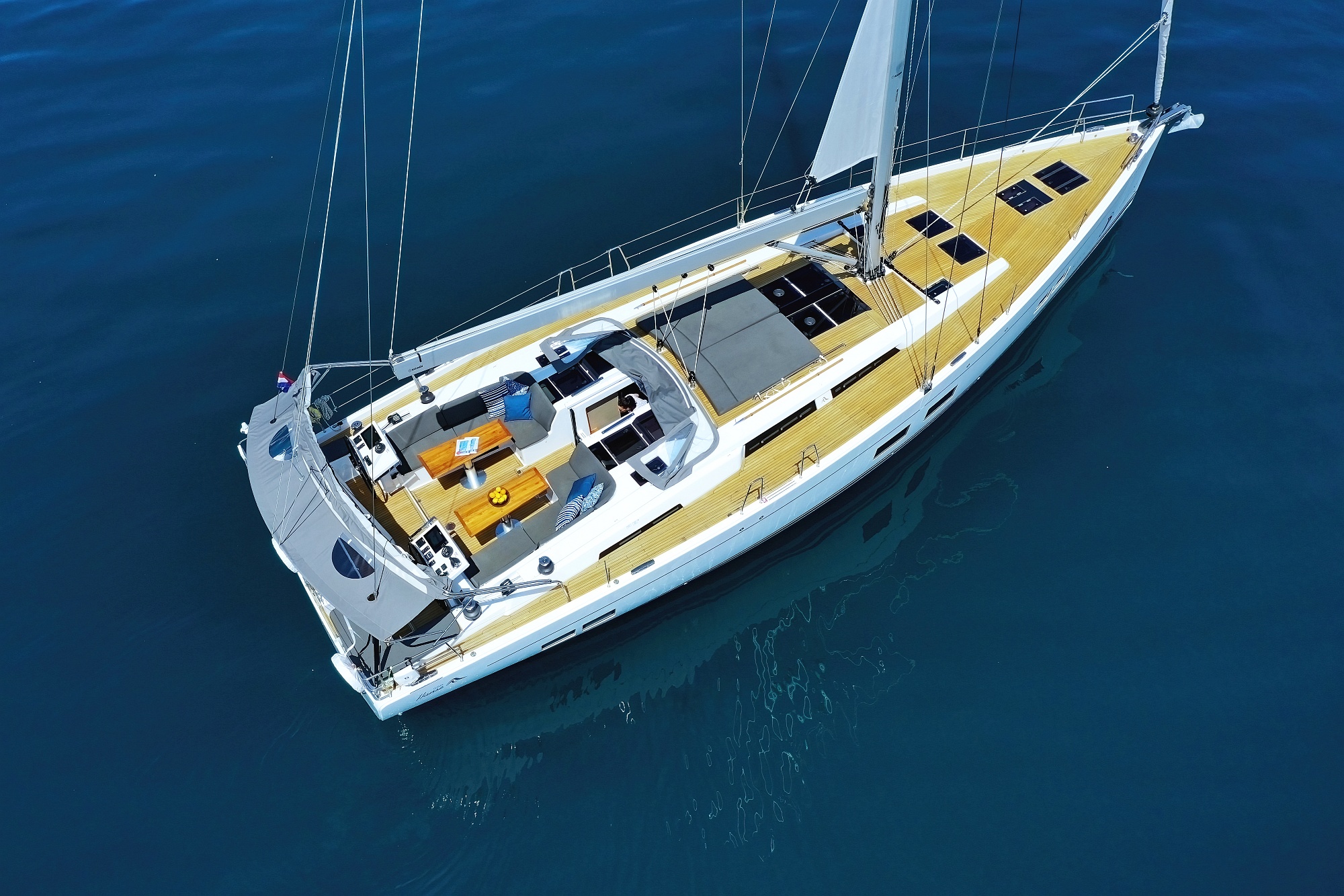 Hanse 588 - 5 + 1 cab. — photo 4