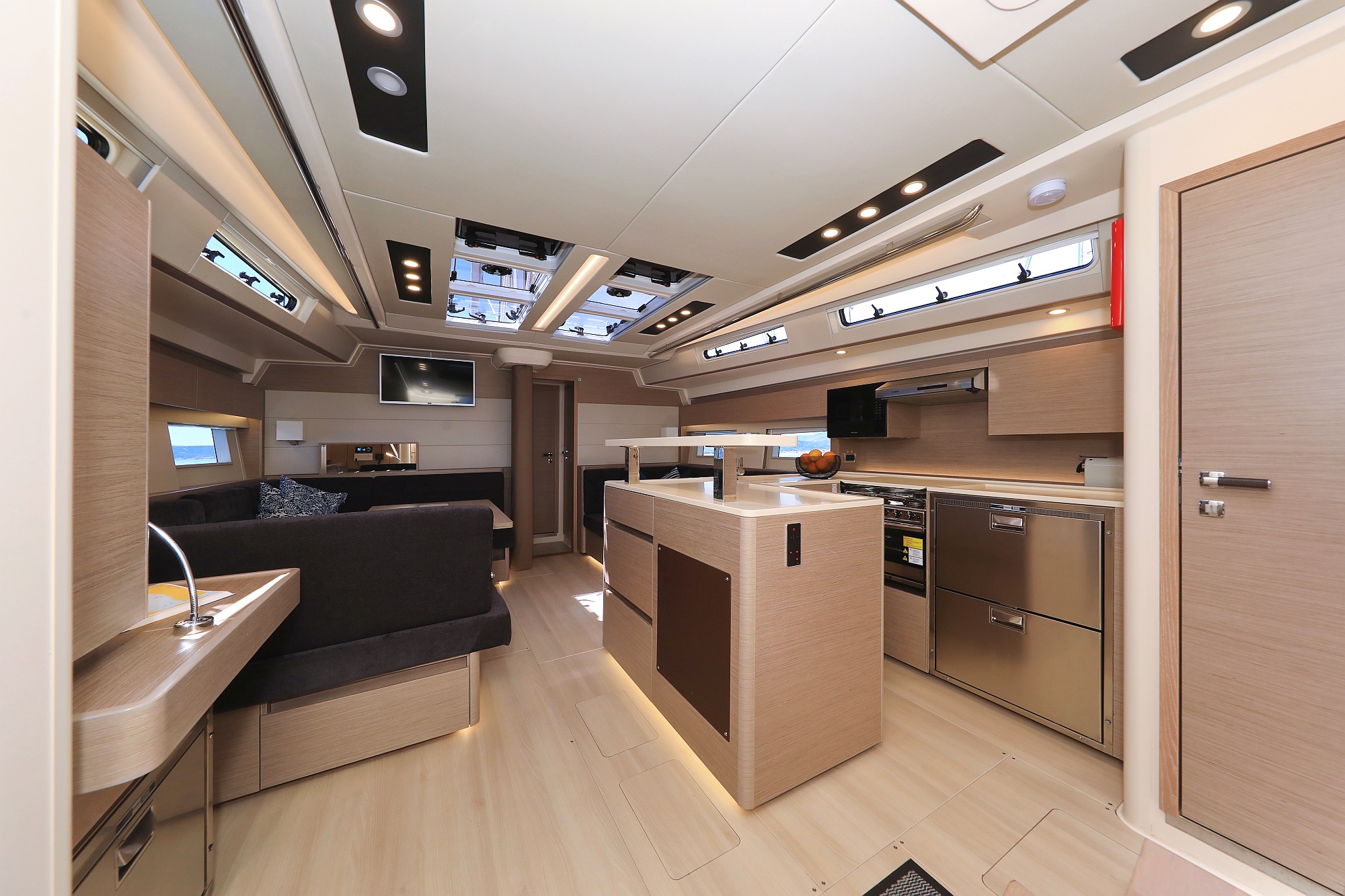 Hanse 588 - 5 + 1 cab. — photo 9