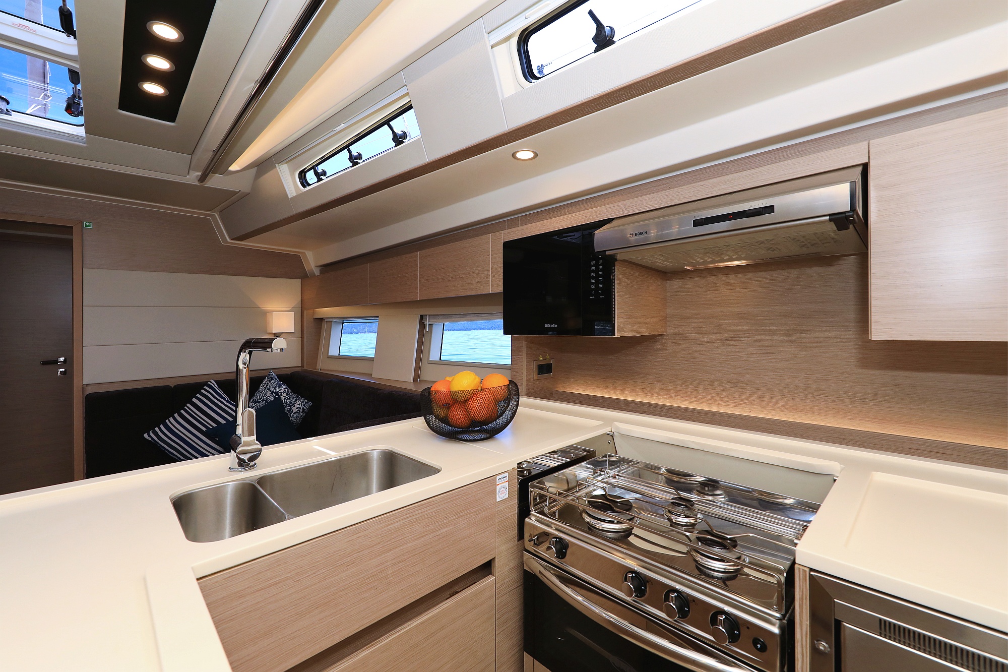 Hanse 588 - 5 + 1 cab. — photo 12