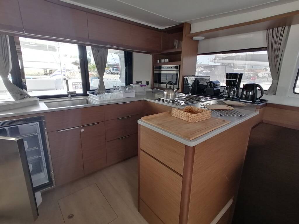 Lagoon 46 - 4 + 2 cab. — photo 9