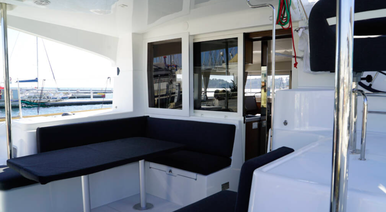 Lagoon 40 - 4 + 2 cab — photo 8
