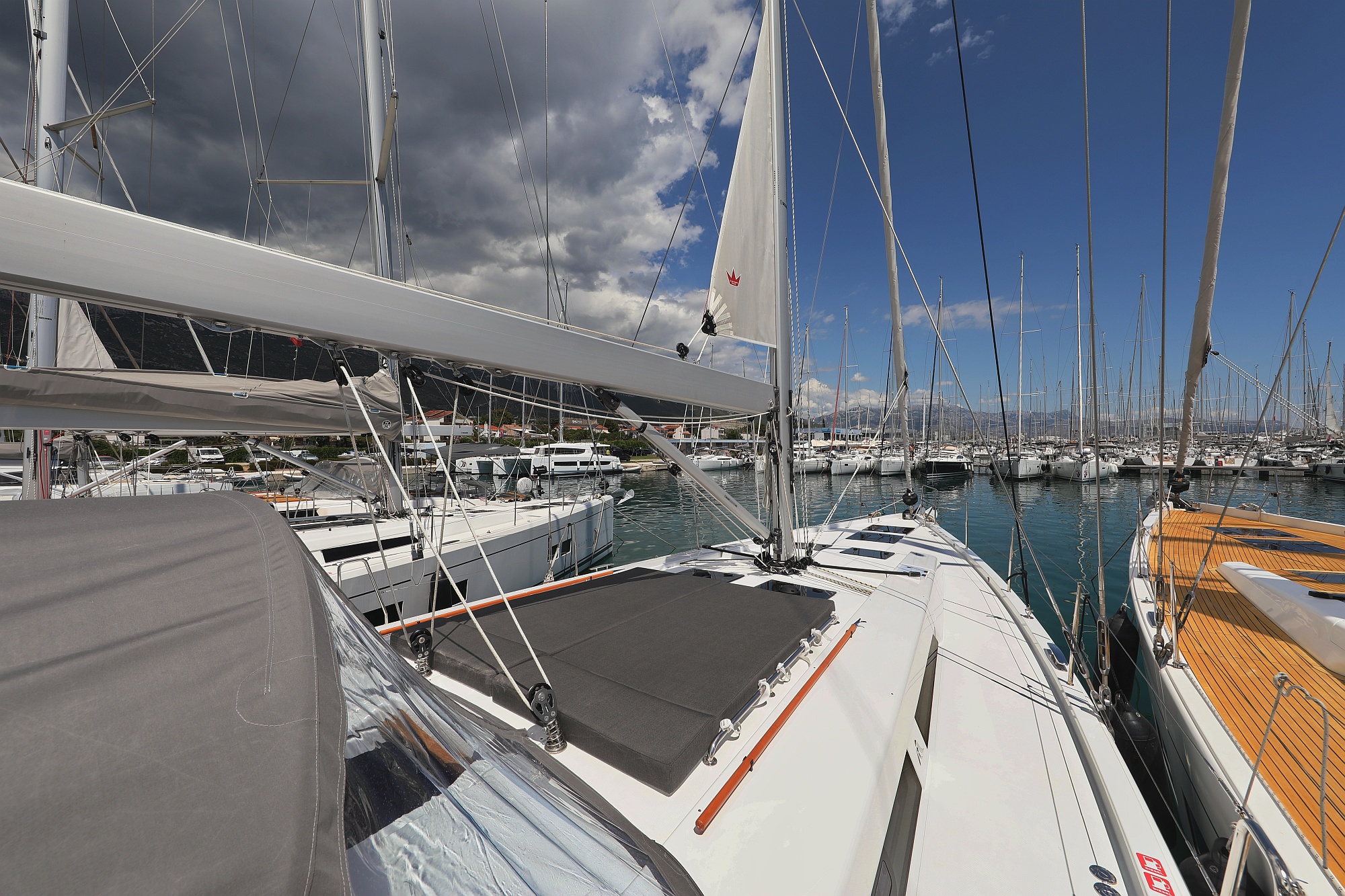 Hanse 548 - 5 + 1 cab. — photo 7