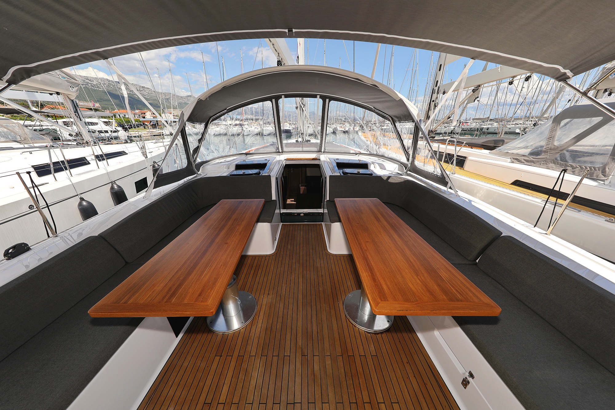 Hanse 548 - 5 + 1 cab. — photo 8