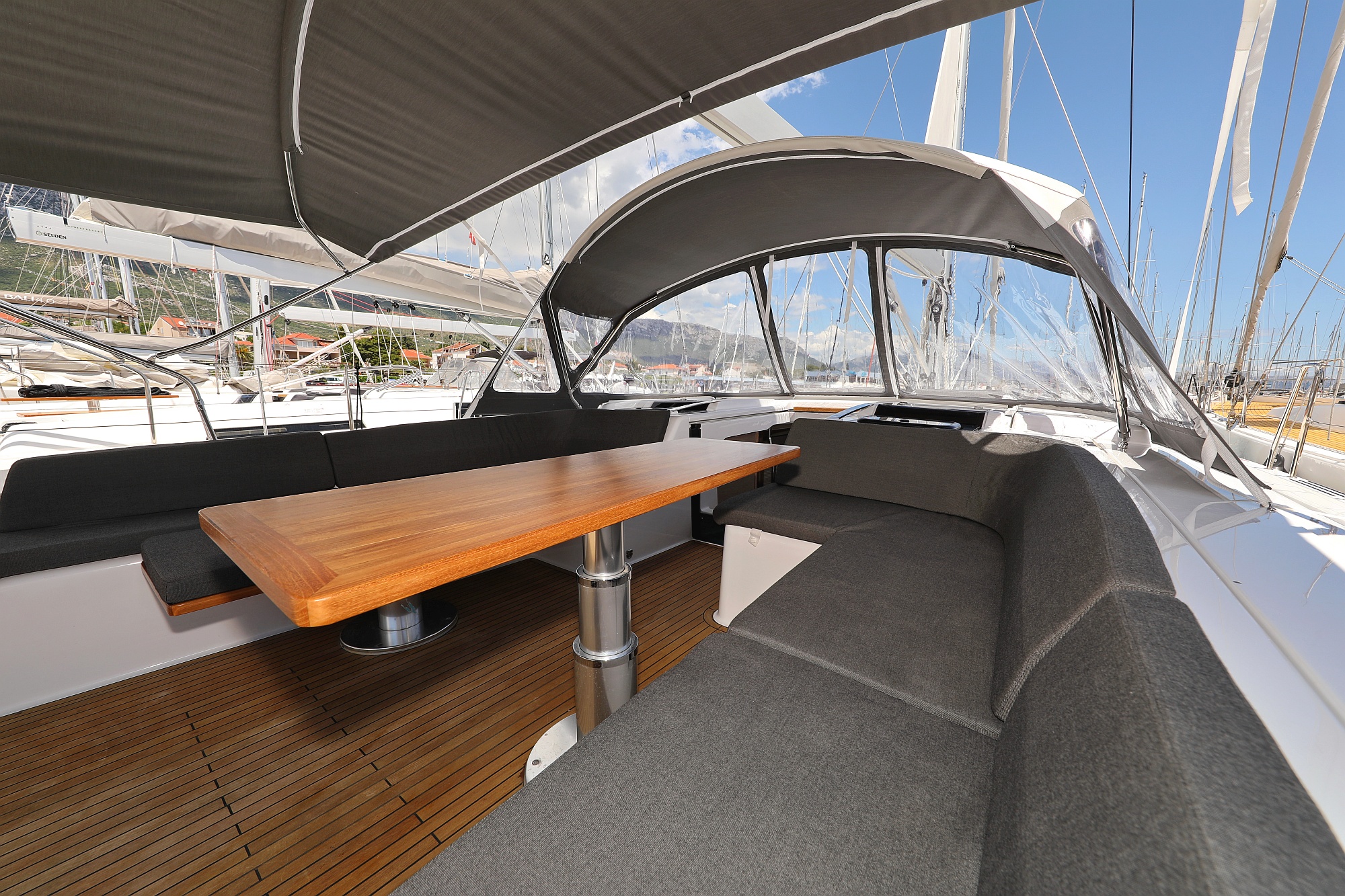 Hanse 548 - 5 + 1 cab. — photo 9