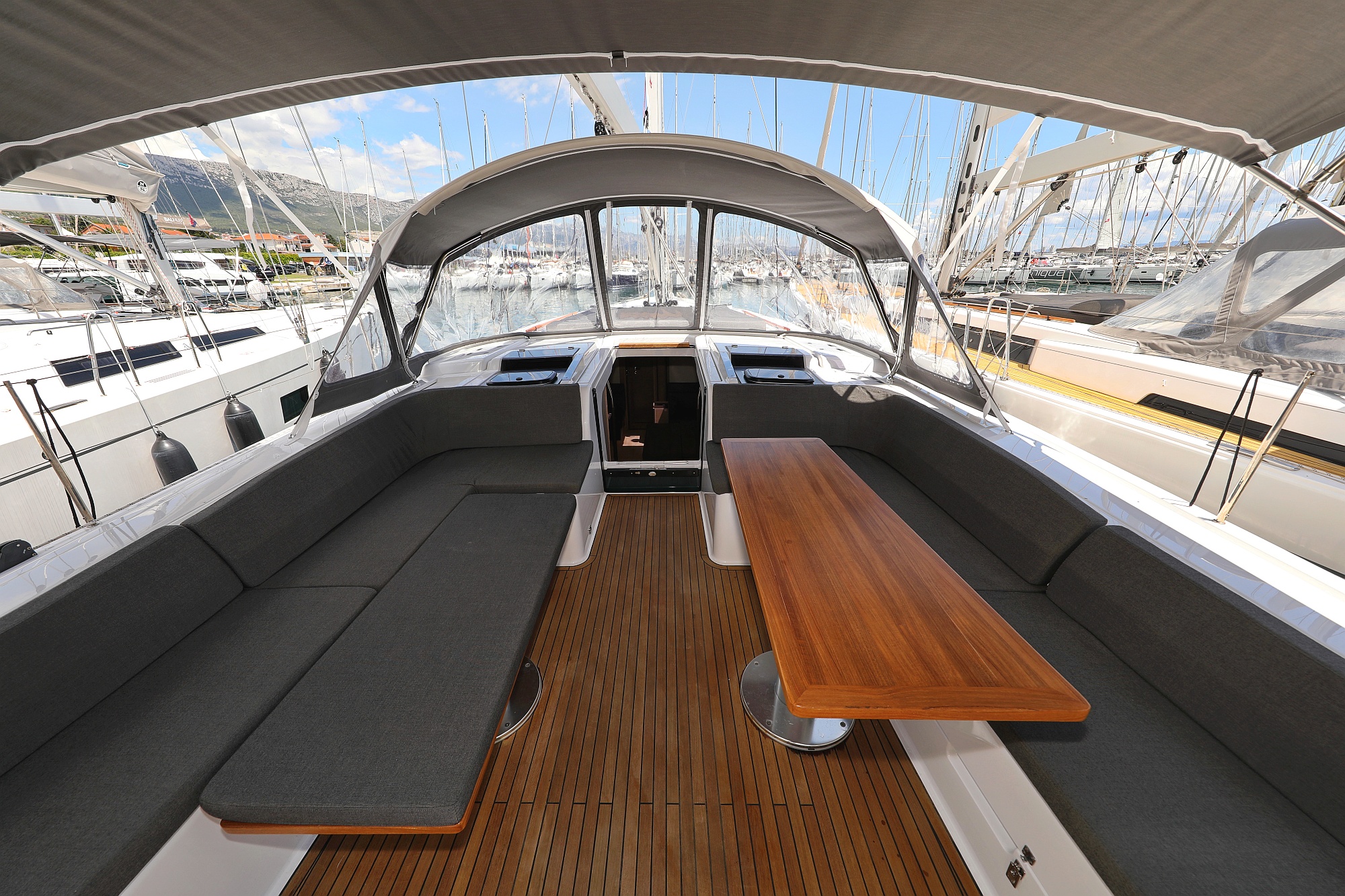 Hanse 548 - 5 + 1 cab. — photo 11