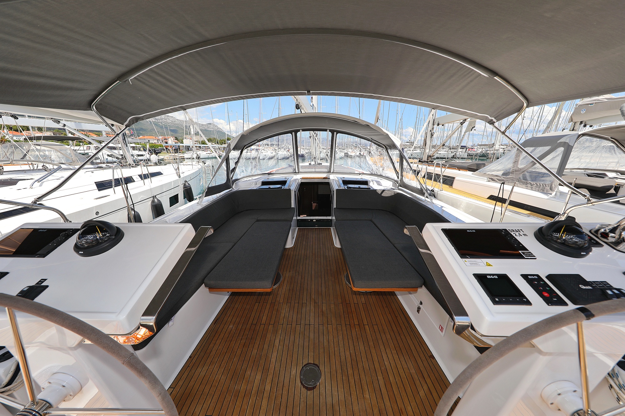 Hanse 548 - 5 + 1 cab. — photo 12
