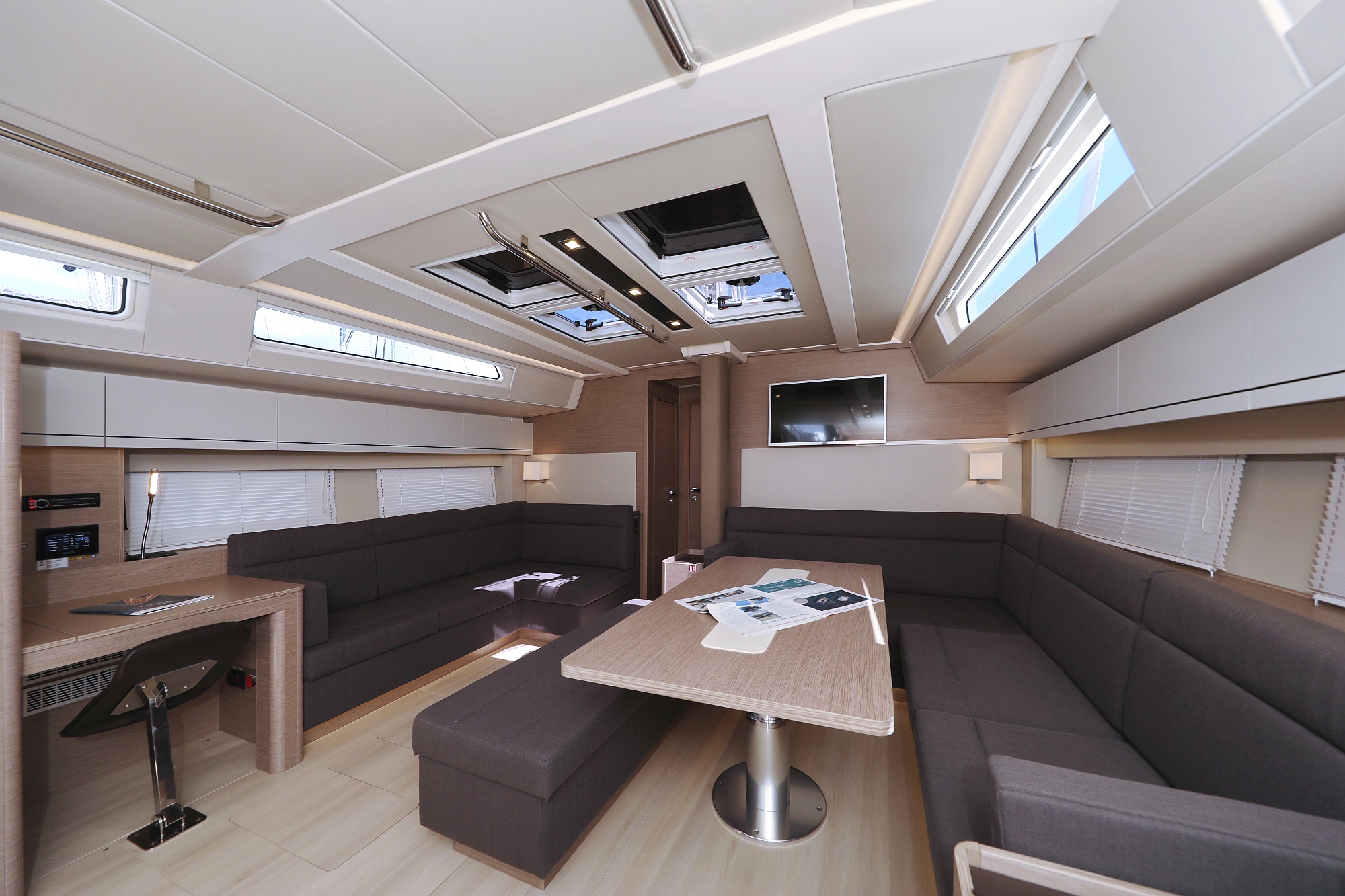 Hanse 548 - 5 + 1 cab. — photo 17