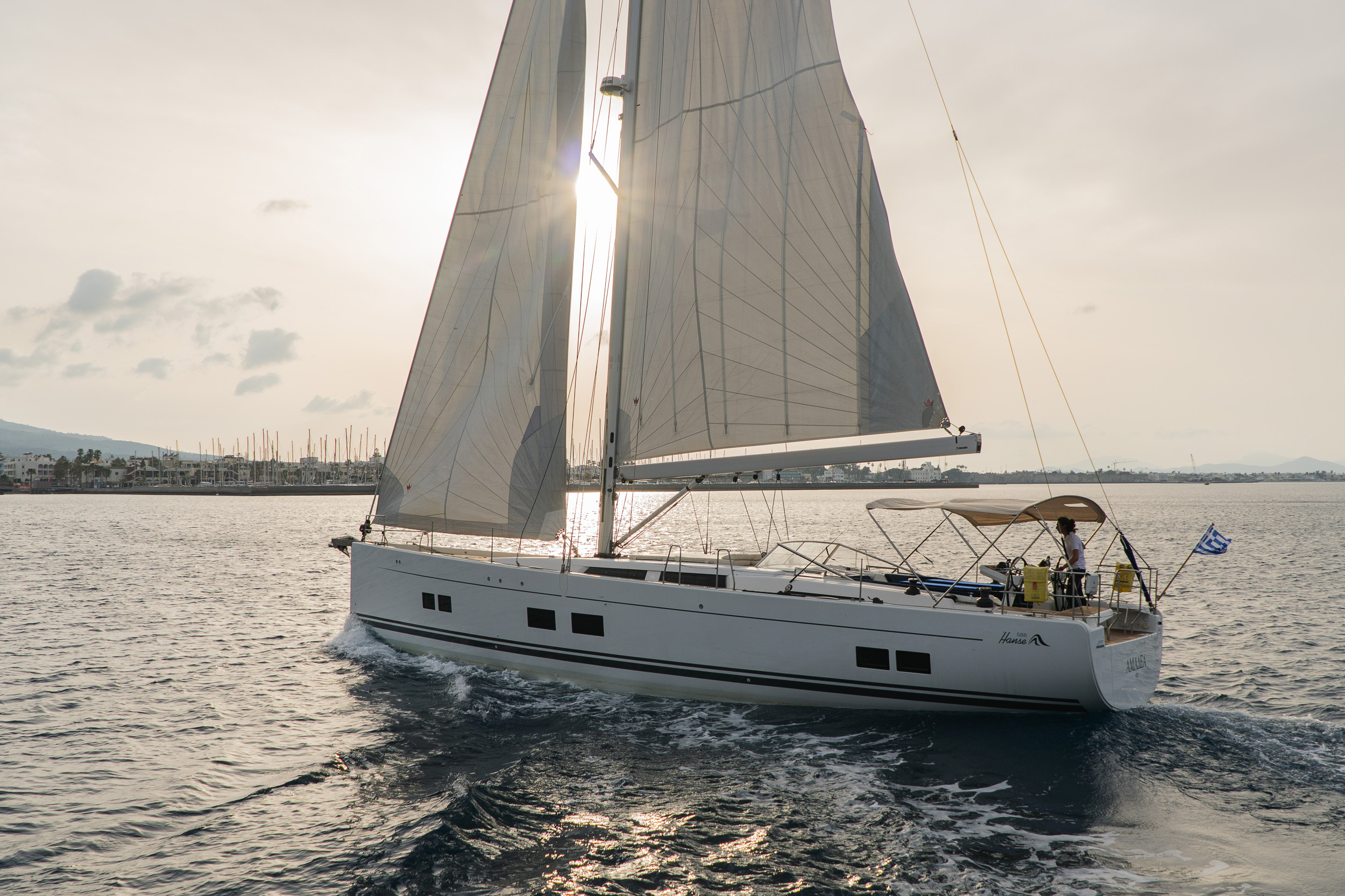 Hanse 588 - 3 + 1 cab. — photo 4