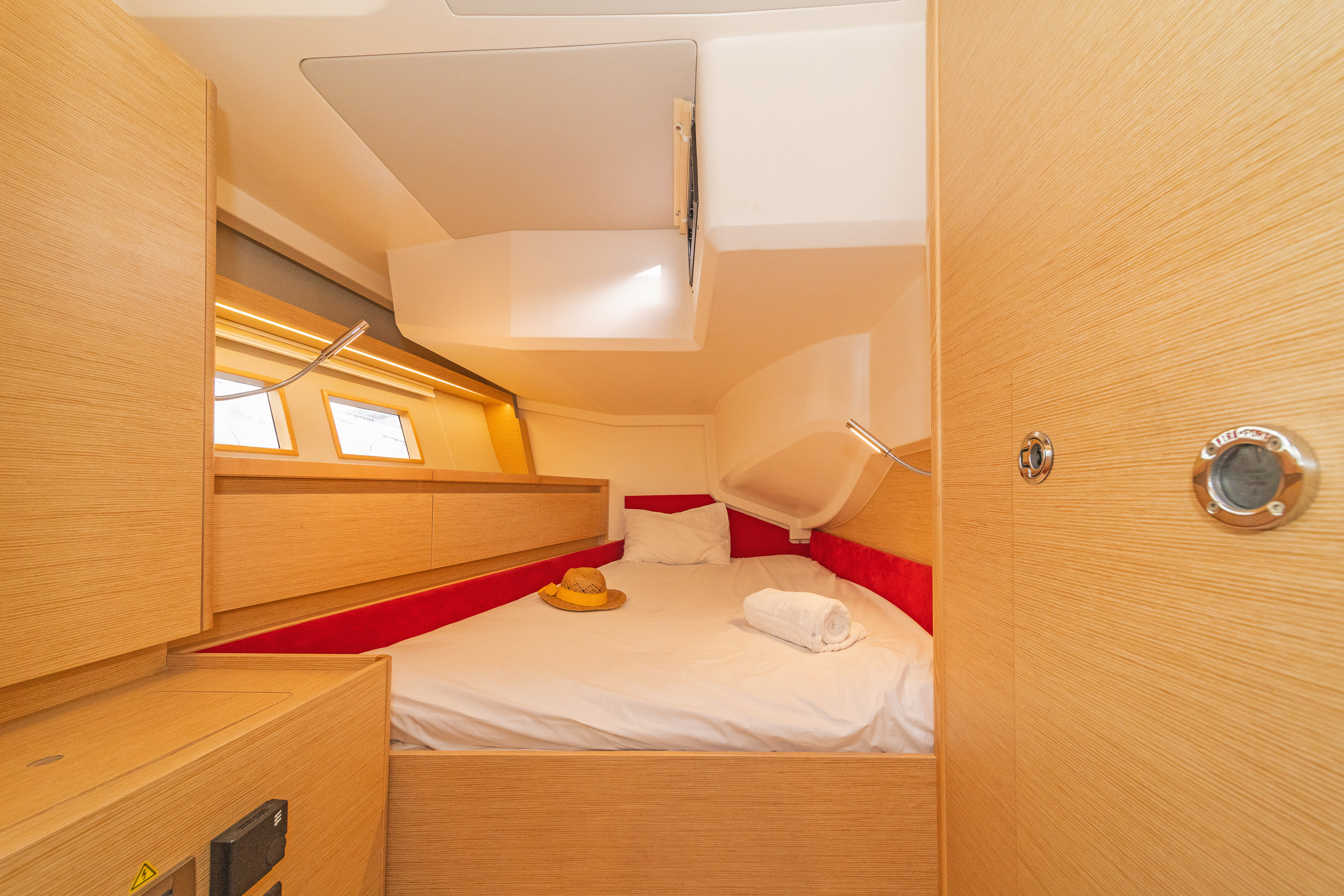 Hanse 588 - 3 + 1 cab. — photo 11