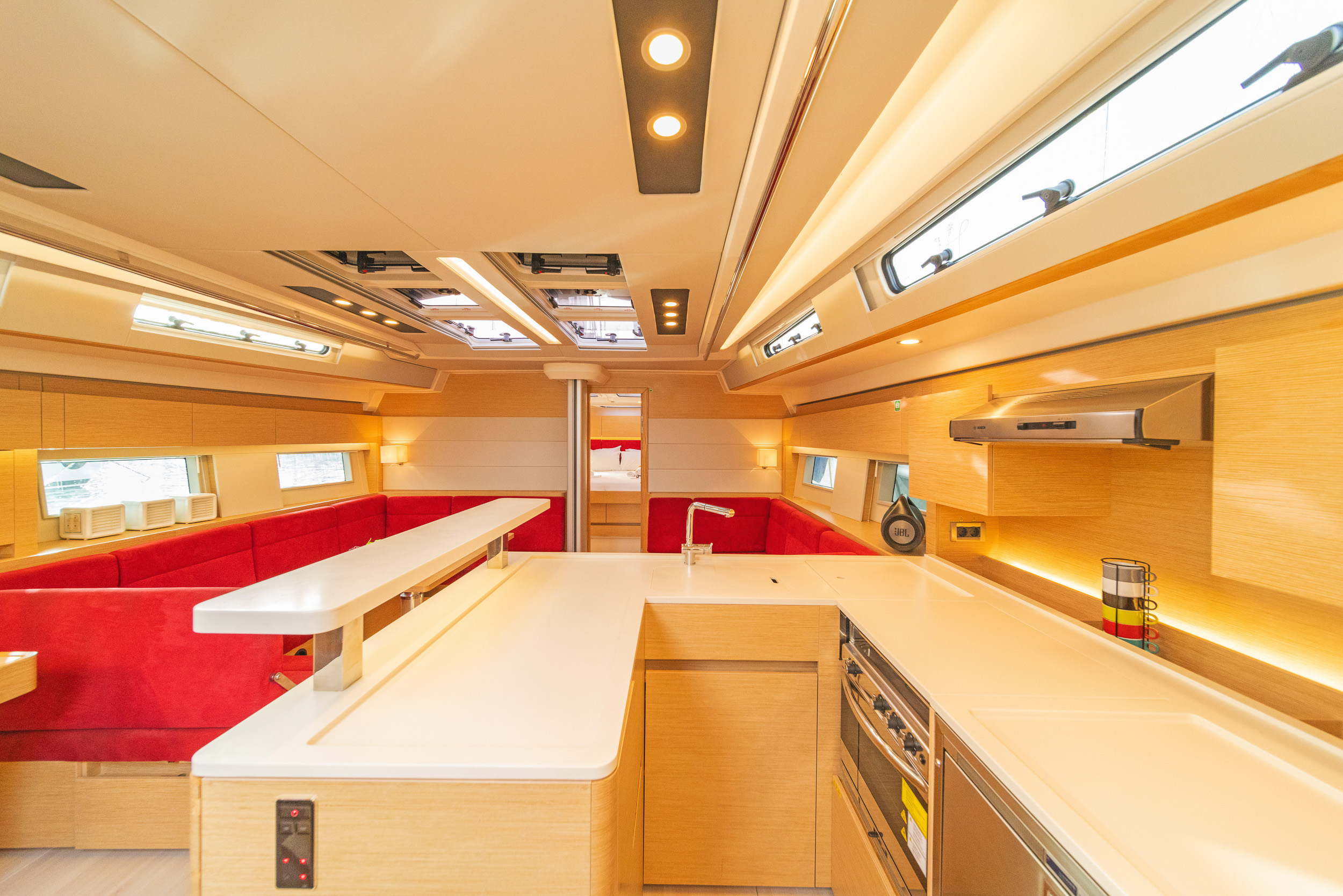 Hanse 588 - 3 + 1 cab. — photo 14