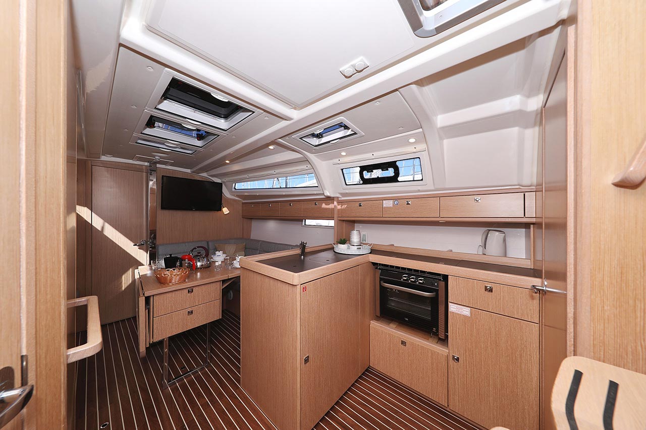 Bavaria Cruiser 37 - 3 cab. — photo 12