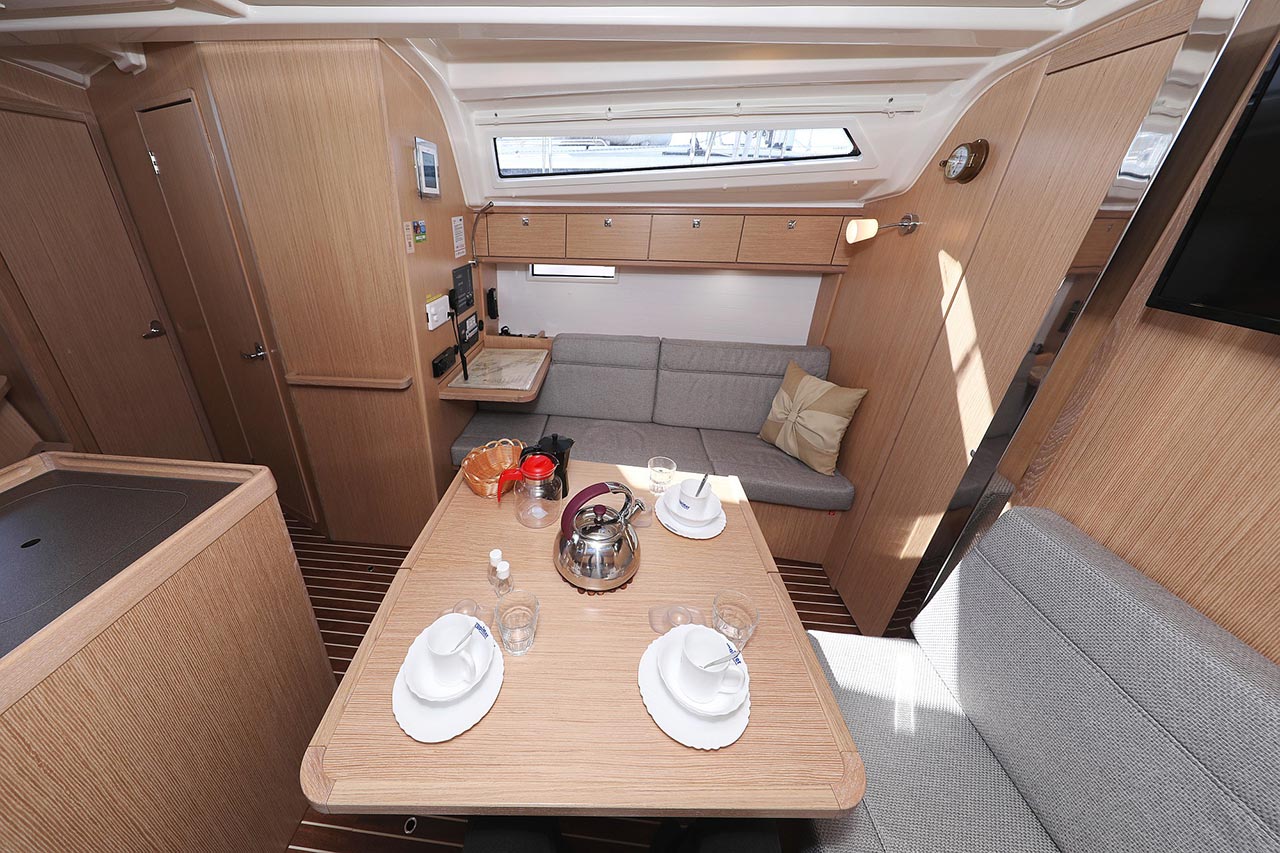 Bavaria Cruiser 37 - 3 cab. — photo 15