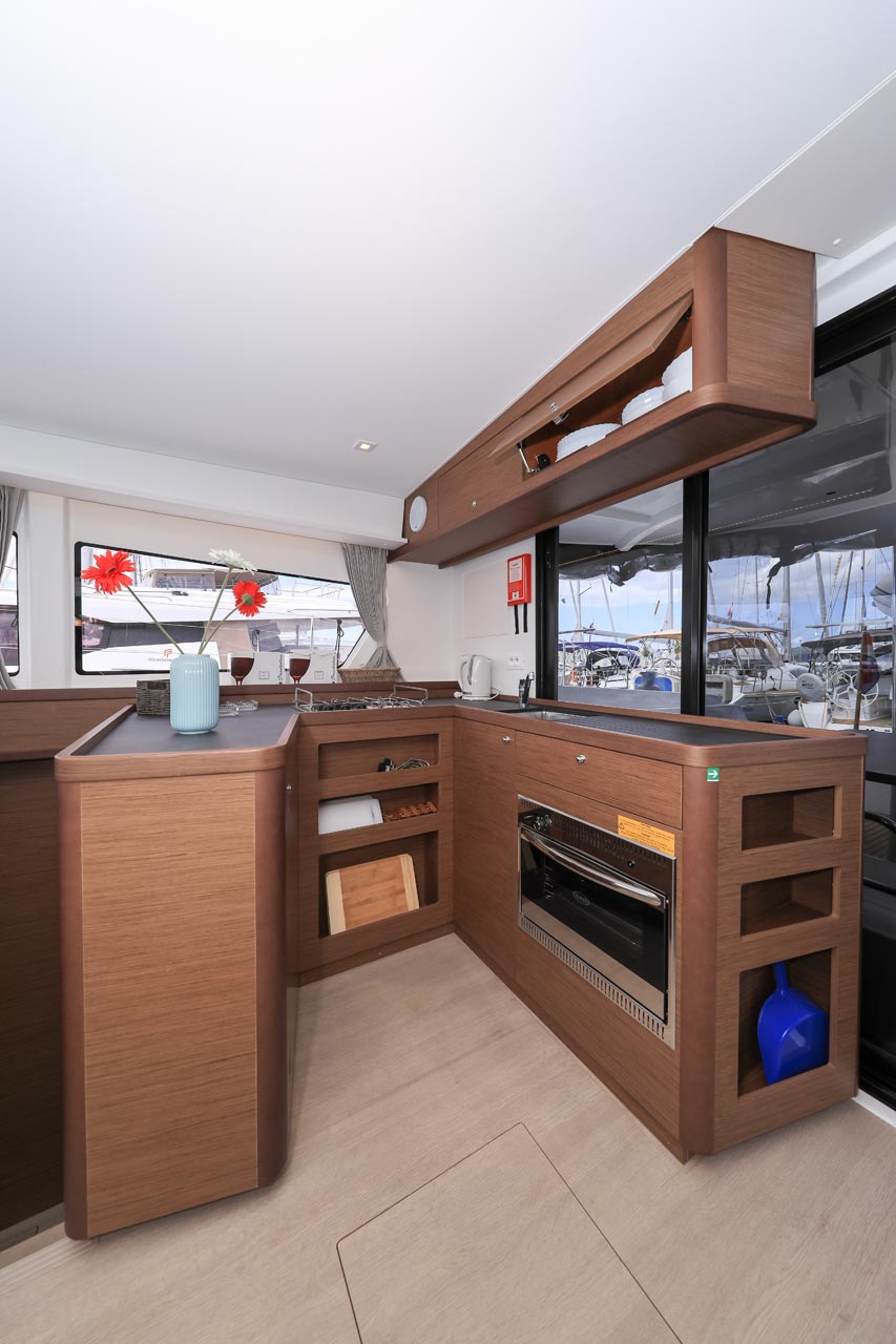 Lagoon 42 - 4 + 2 cab. — photo 16