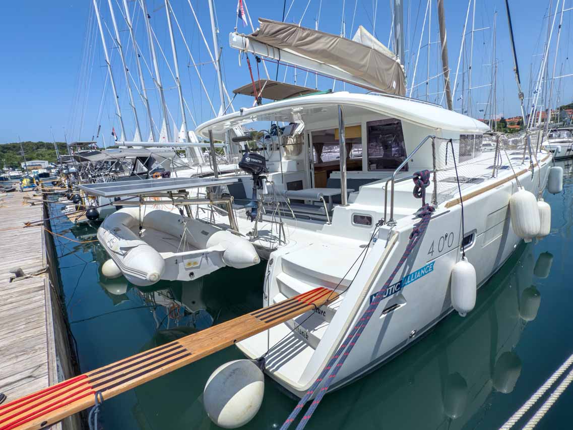 Lagoon 400 S2 - 4 + 2 cab. — photo 4