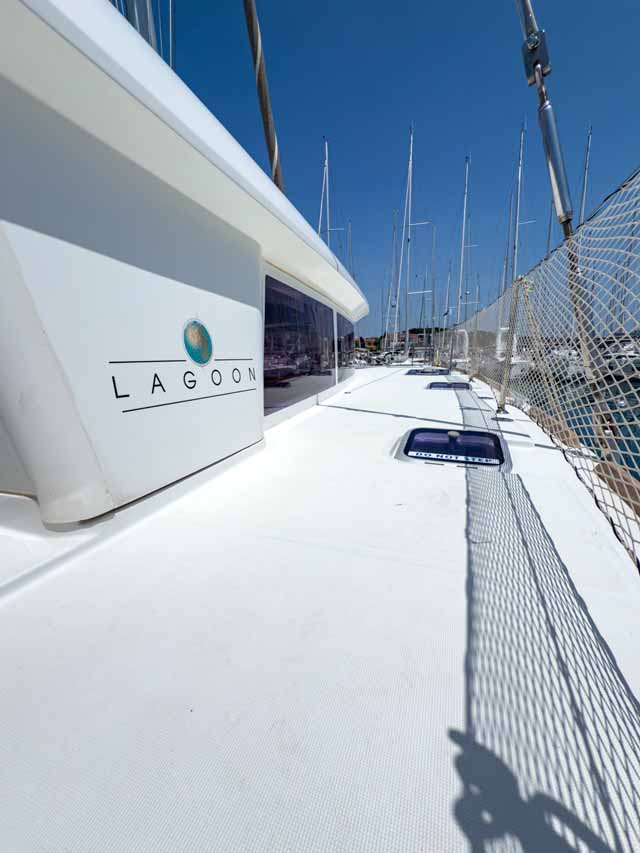 Lagoon 400 S2 - 4 + 2 cab. — photo 9