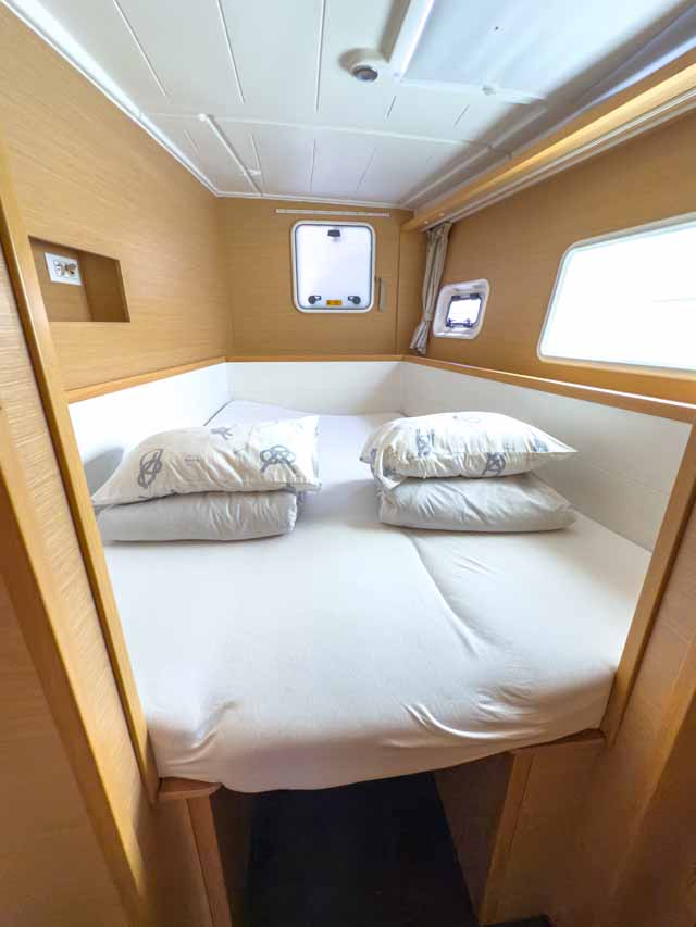 Lagoon 400 S2 - 4 + 2 cab. — photo 18