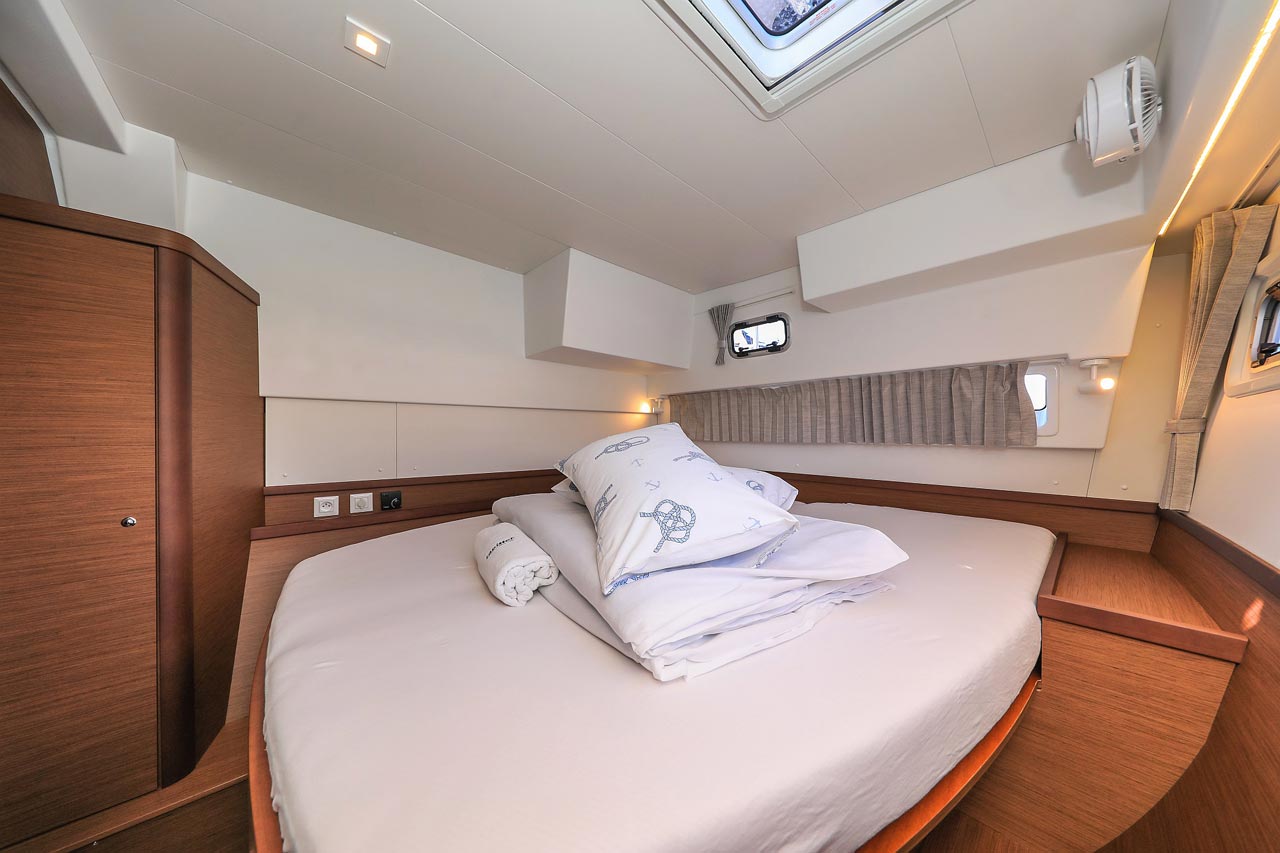 Lagoon 42 - 4 + 2 cab. — photo 24