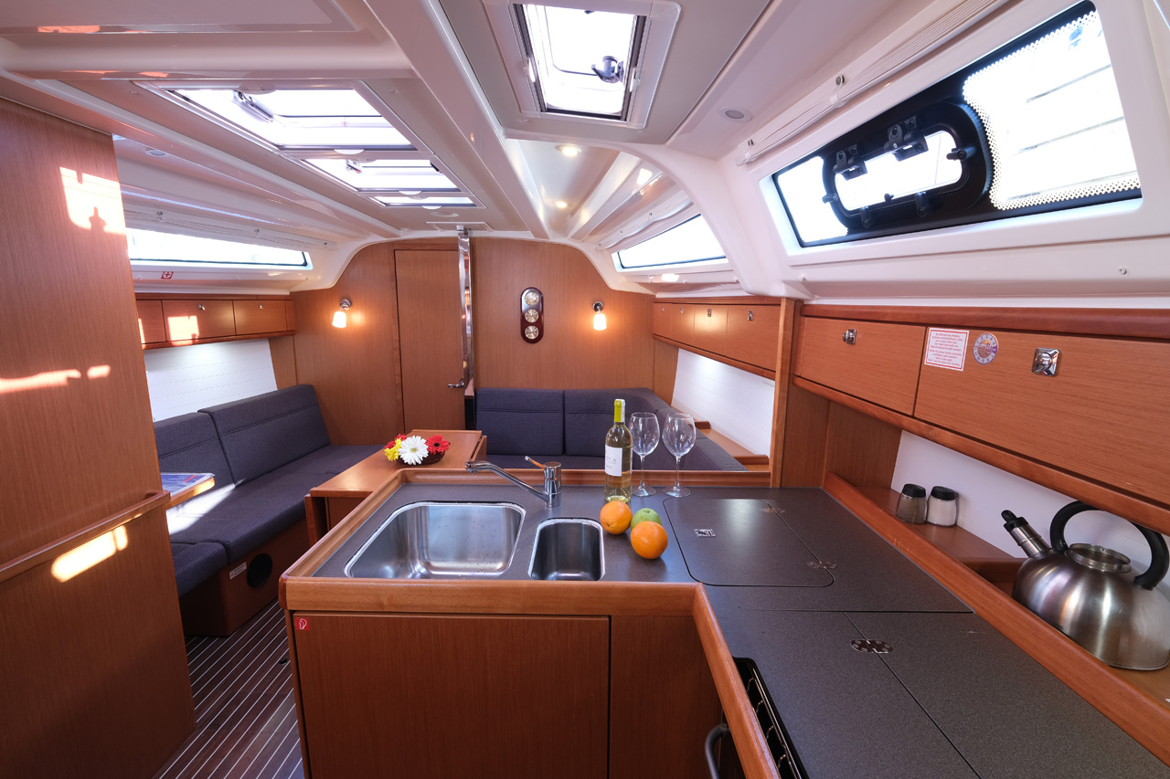 Bavaria Cruiser 37 - 3 cab. — photo 6