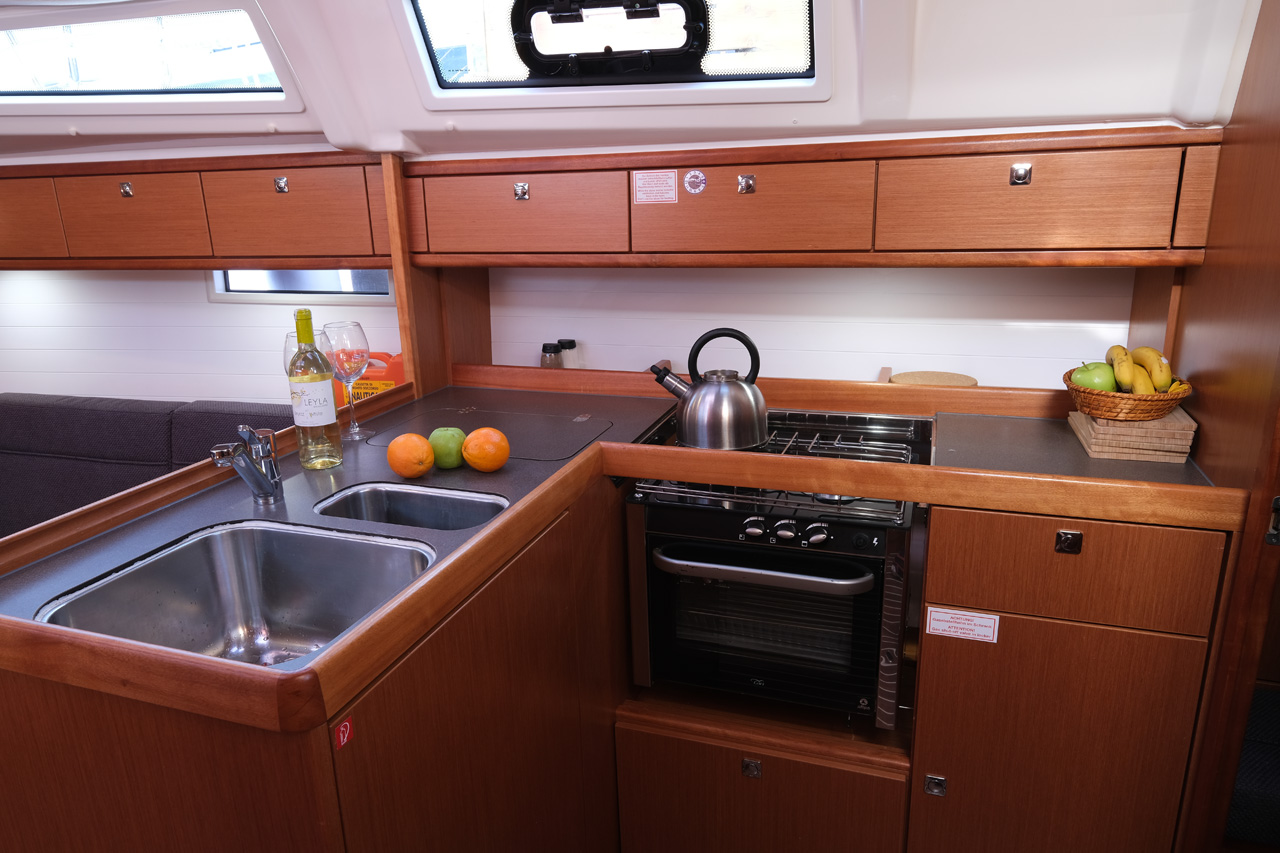 Bavaria Cruiser 37 - 3 cab. — photo 9