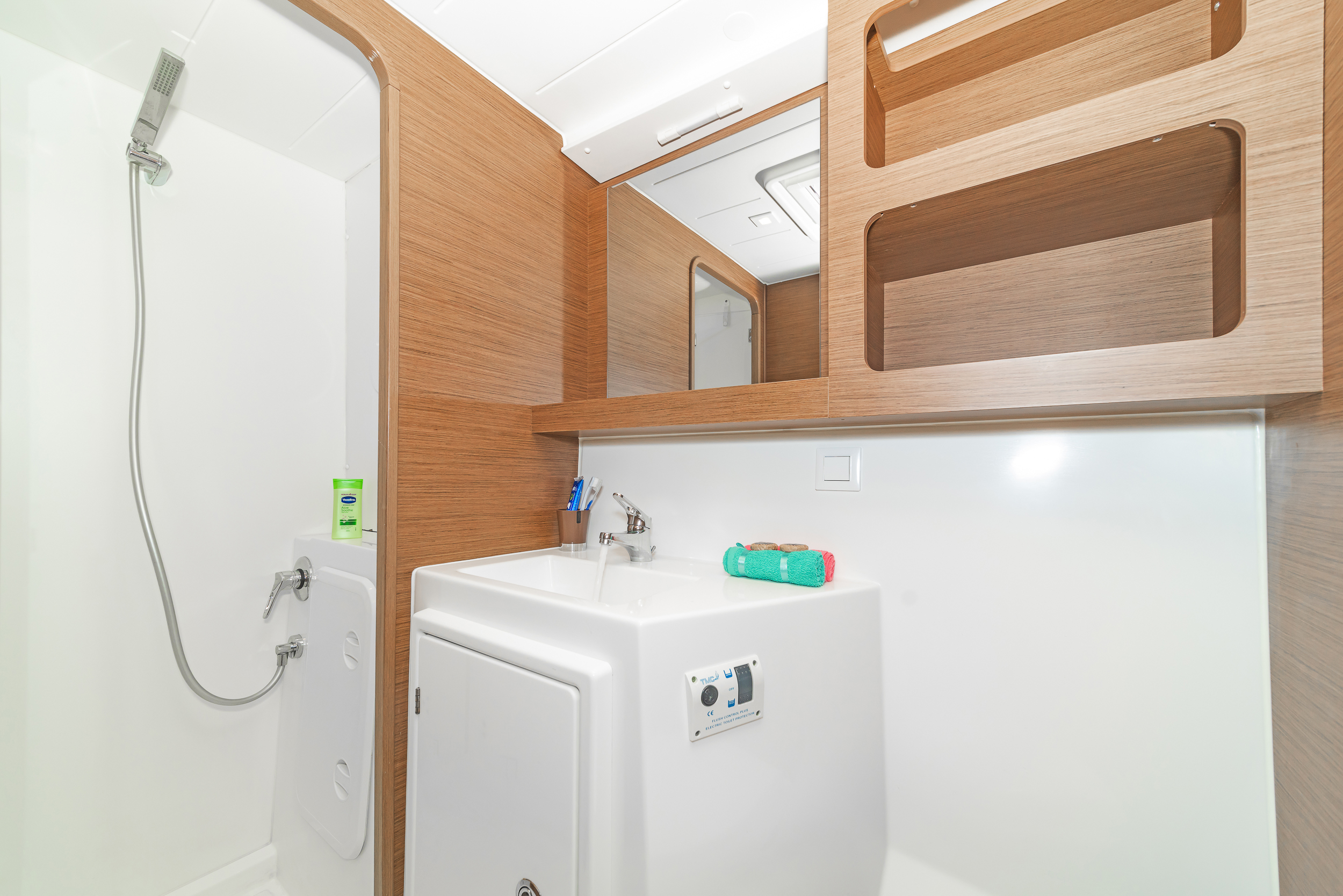 Lagoon 42 - 4 + 2 cab. — photo 8