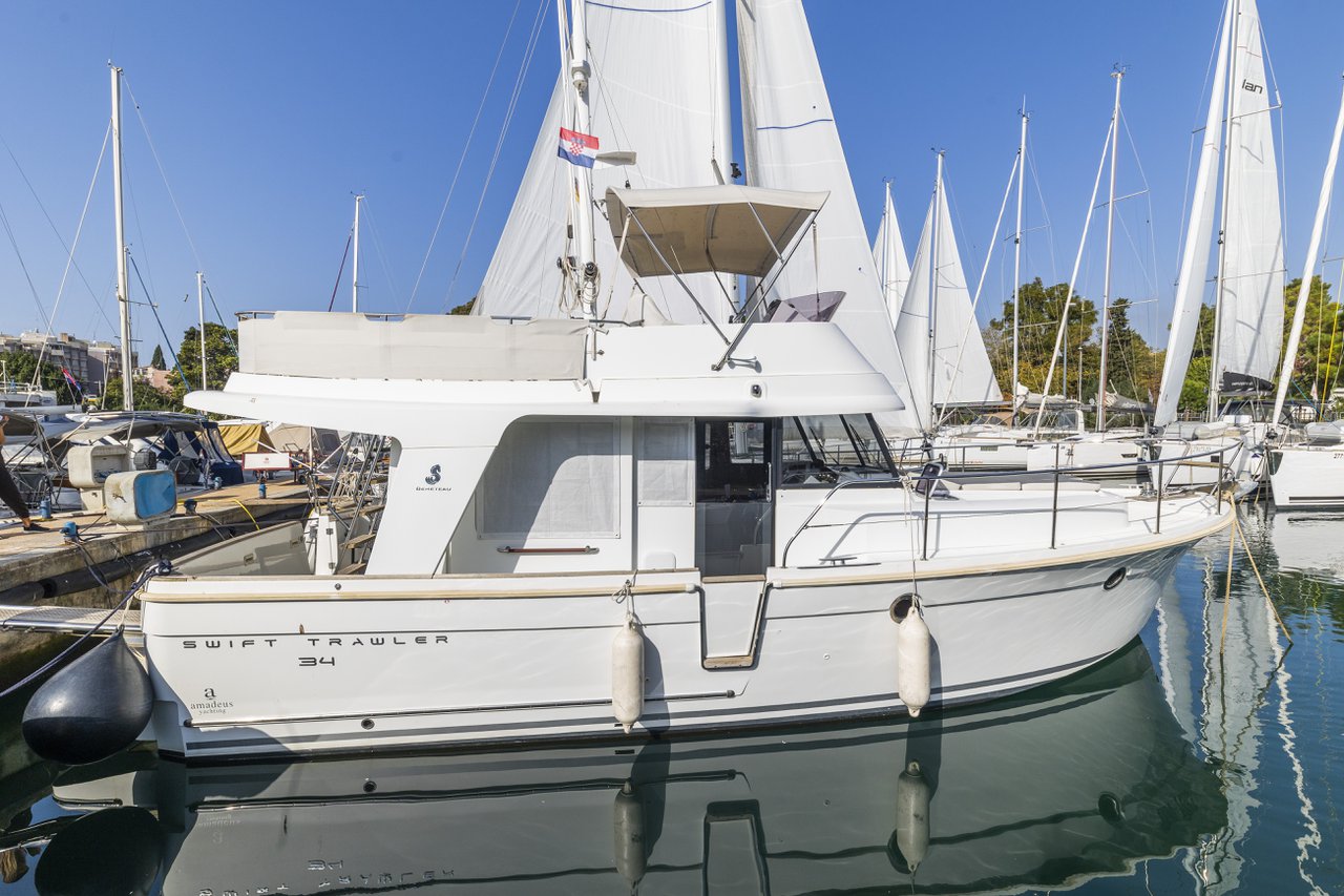 Swift Trawler 34 Fly — photo 1