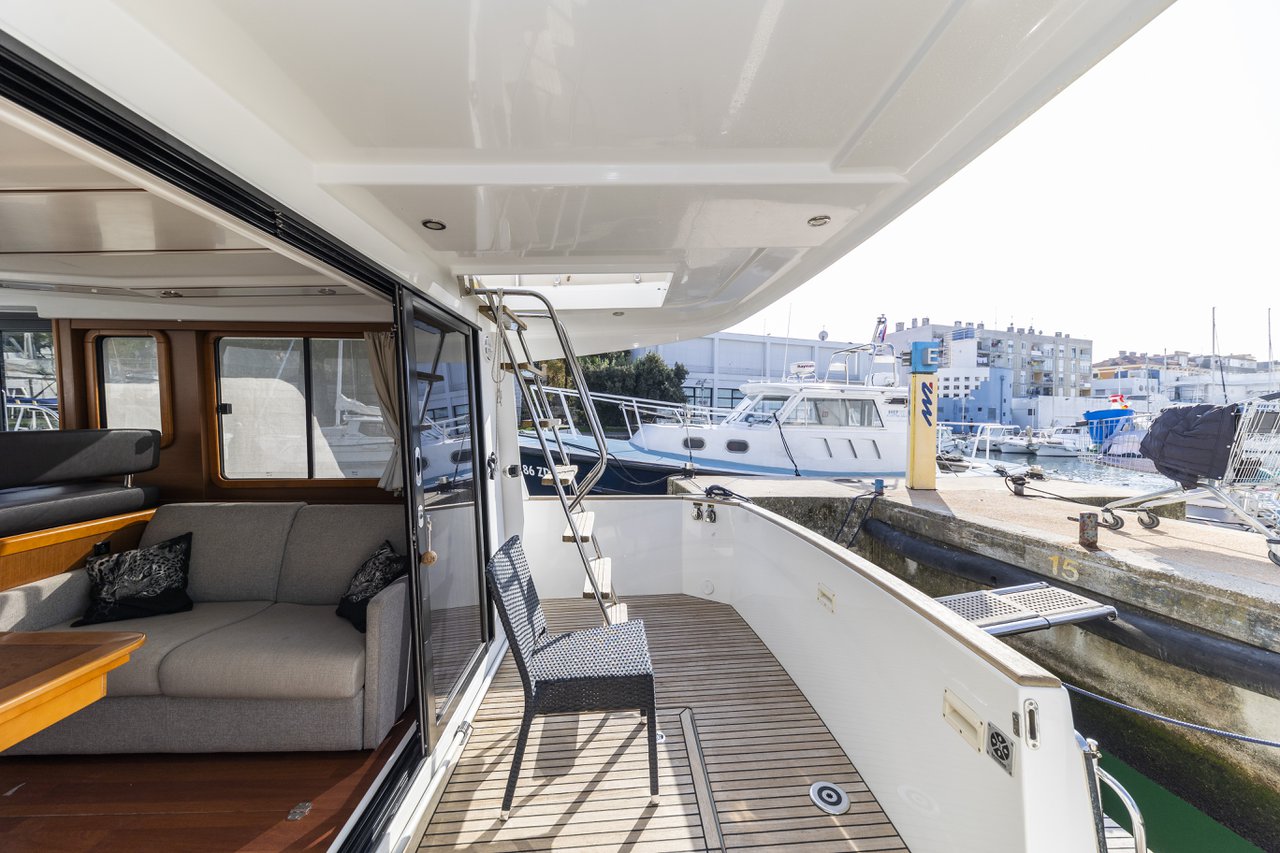 Swift Trawler 34 Fly — photo 5