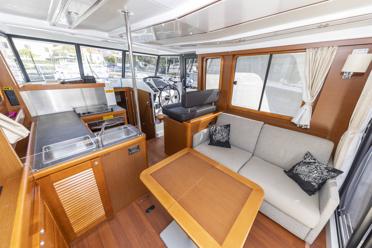 Swift Trawler 34 Fly — photo 8