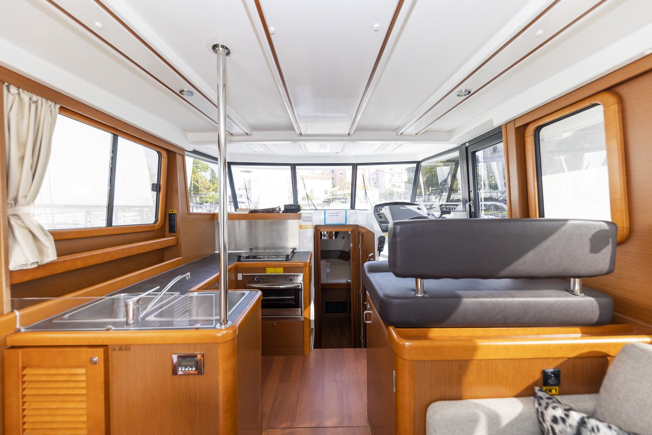 Swift Trawler 34 Fly — photo 10