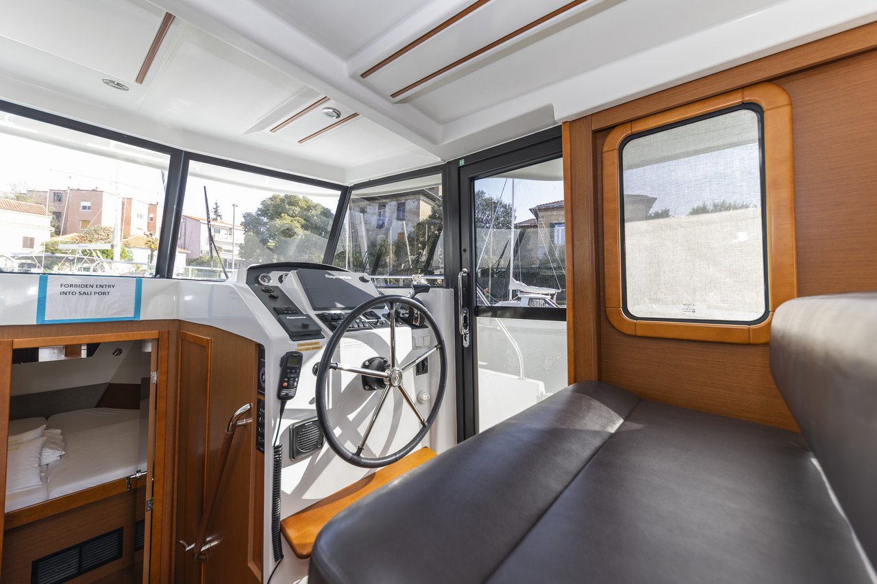 Swift Trawler 34 Fly — photo 11
