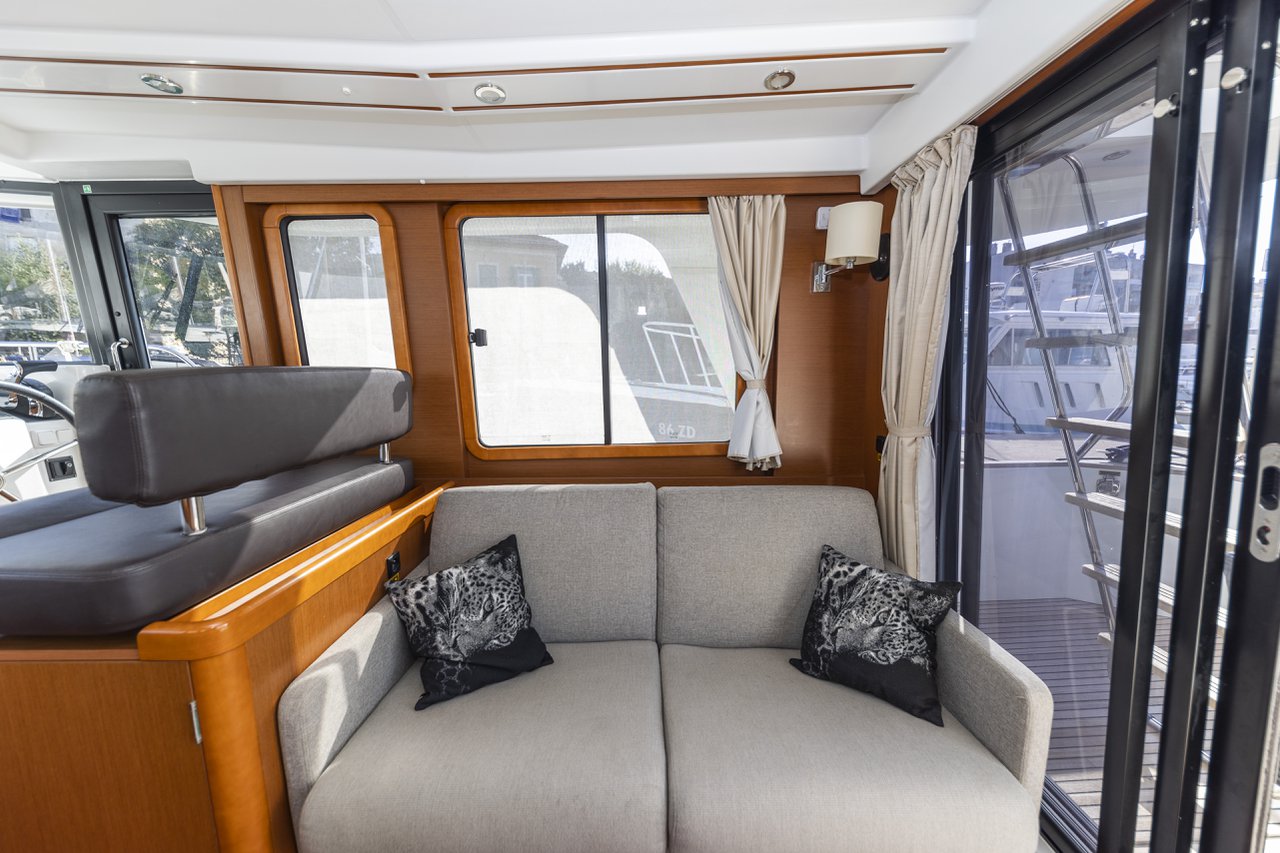 Swift Trawler 34 Fly — photo 12
