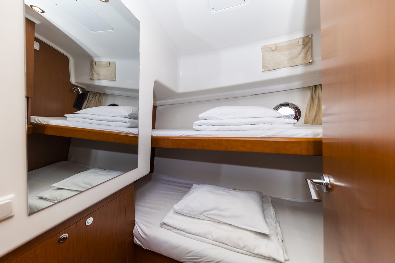 Swift Trawler 34 Fly — photo 16