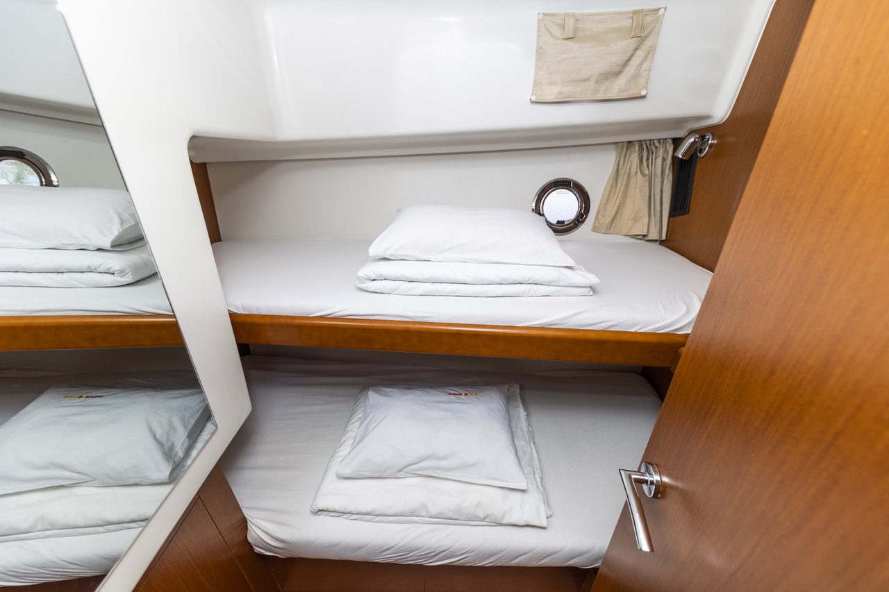Swift Trawler 34 Fly — photo 17