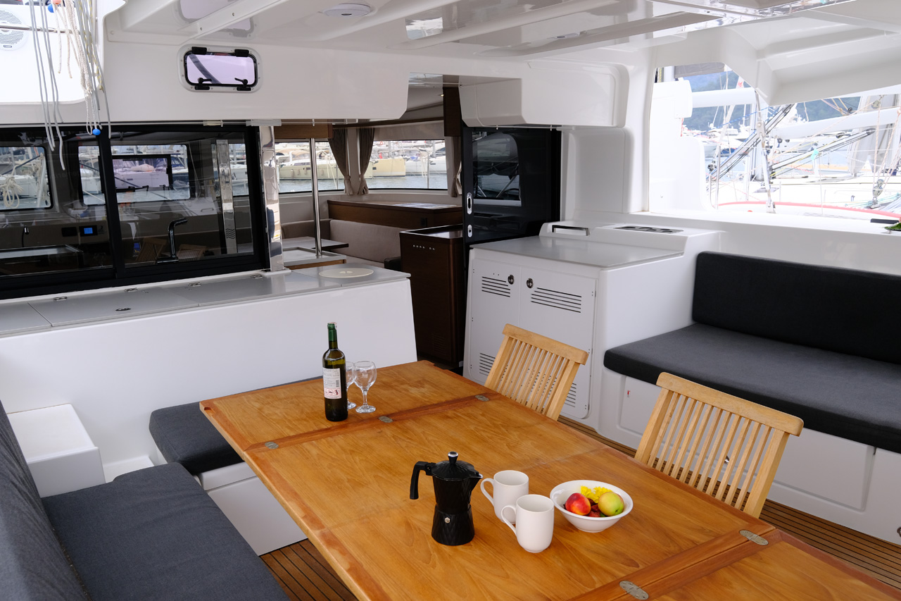 Lagoon 46 - 4 + 1 cab. — photo 8